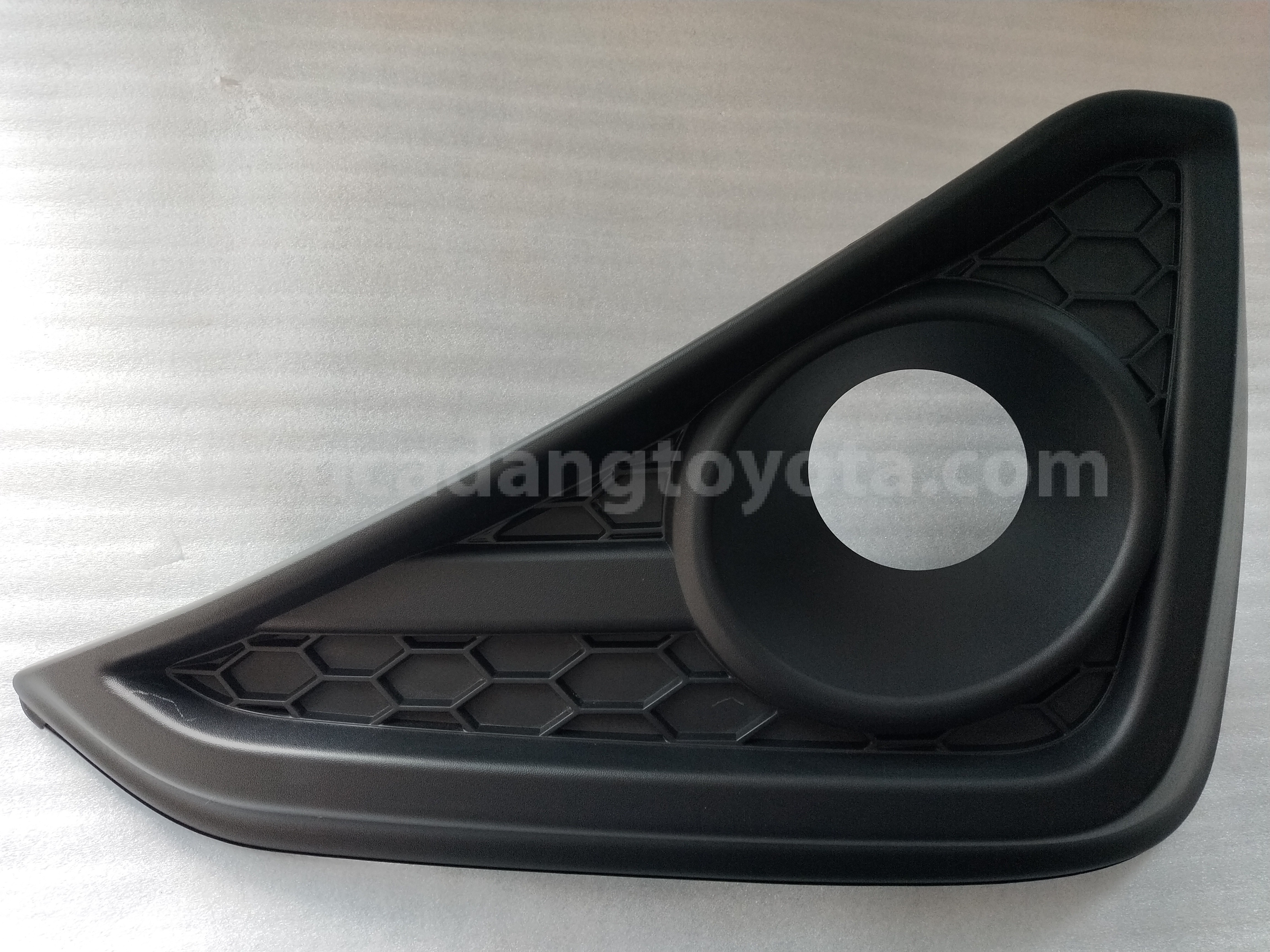P5154BZA07 TRD FOG LAMP CVR,RH - TOYOTA