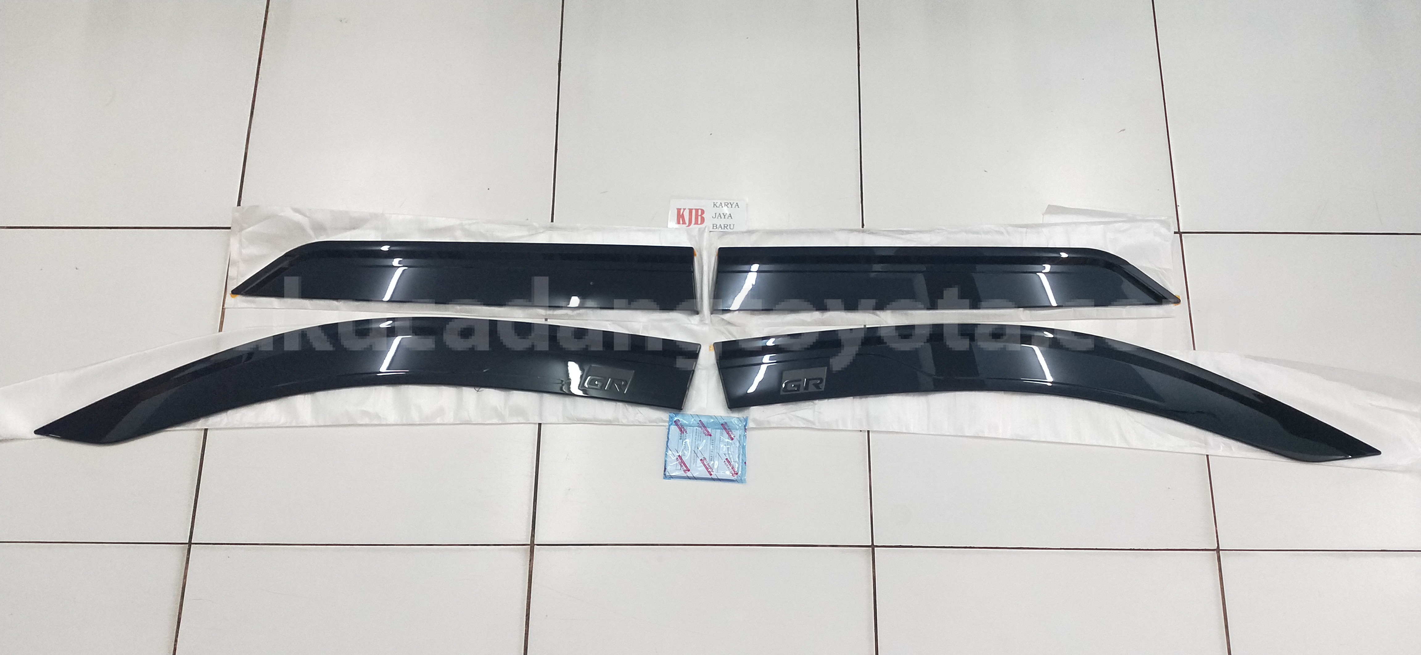 P51620KA13 SIDE VISOR, SET - TOYOTA