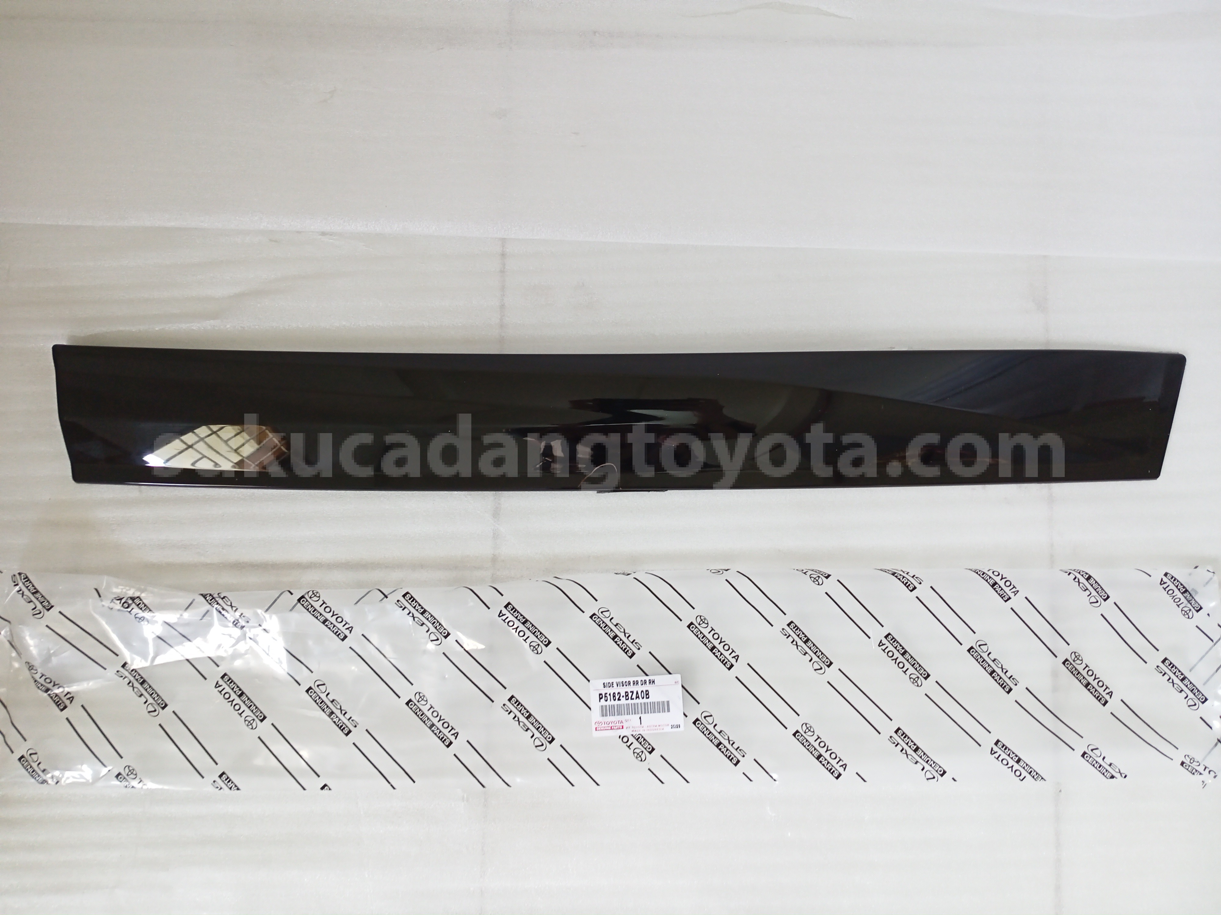 P5162BZA0B SIDE VISOR RR DR RH - TOYOTA