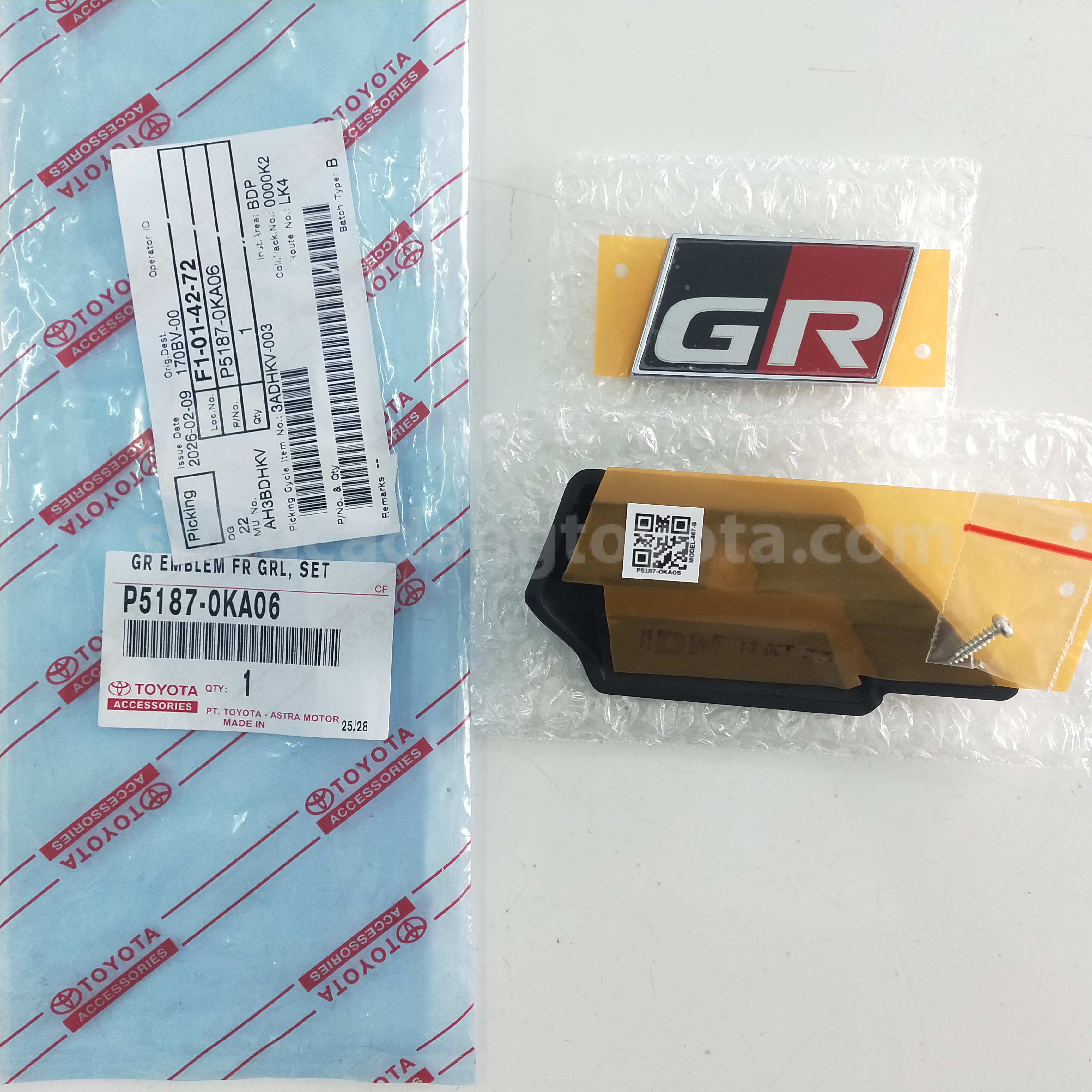 P51870KA06 GR EMBLEM FR GRL, SET - TOYOTA
