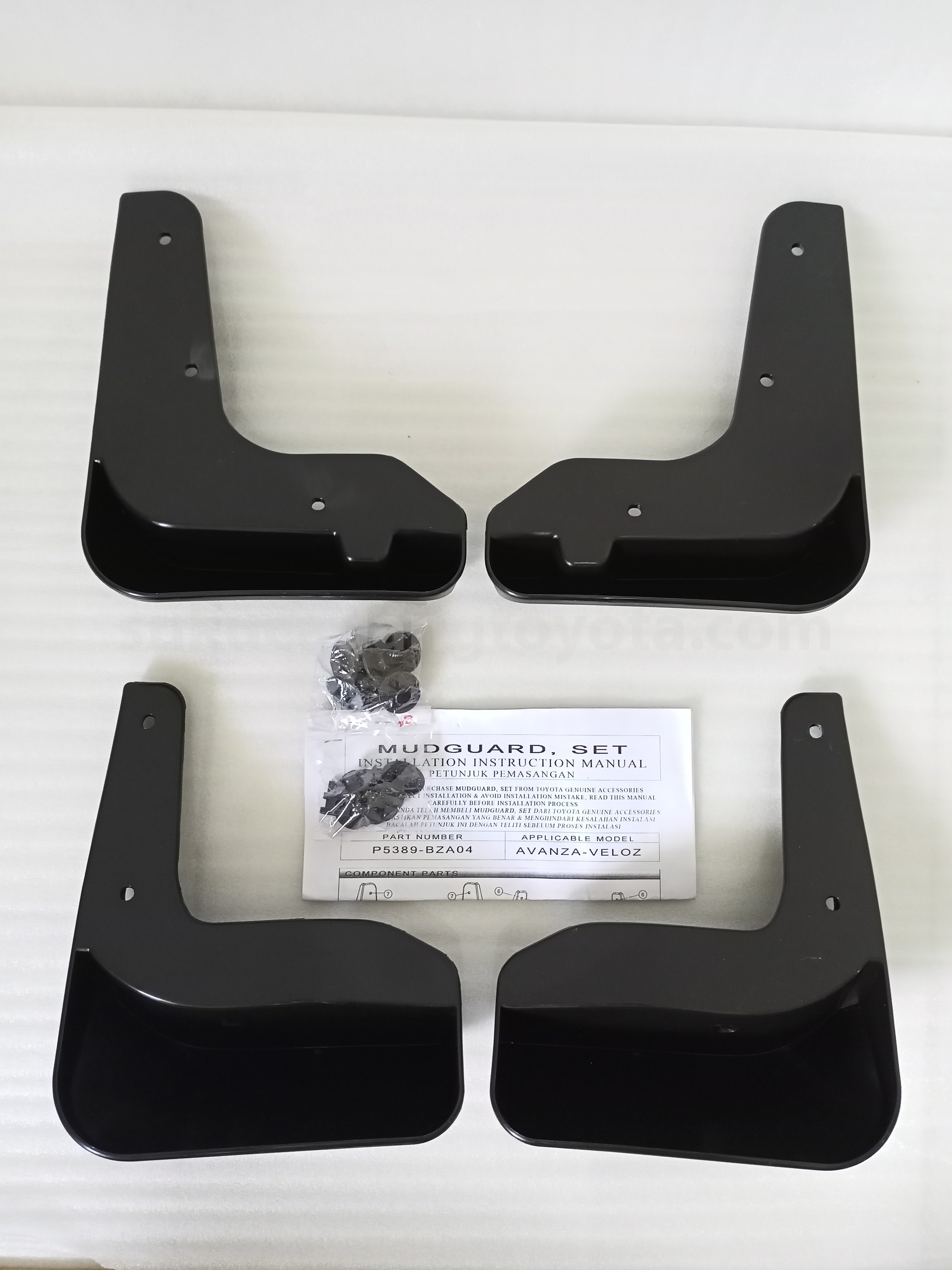 P5389BZA04 MUDGUARD SET - TOYOTA