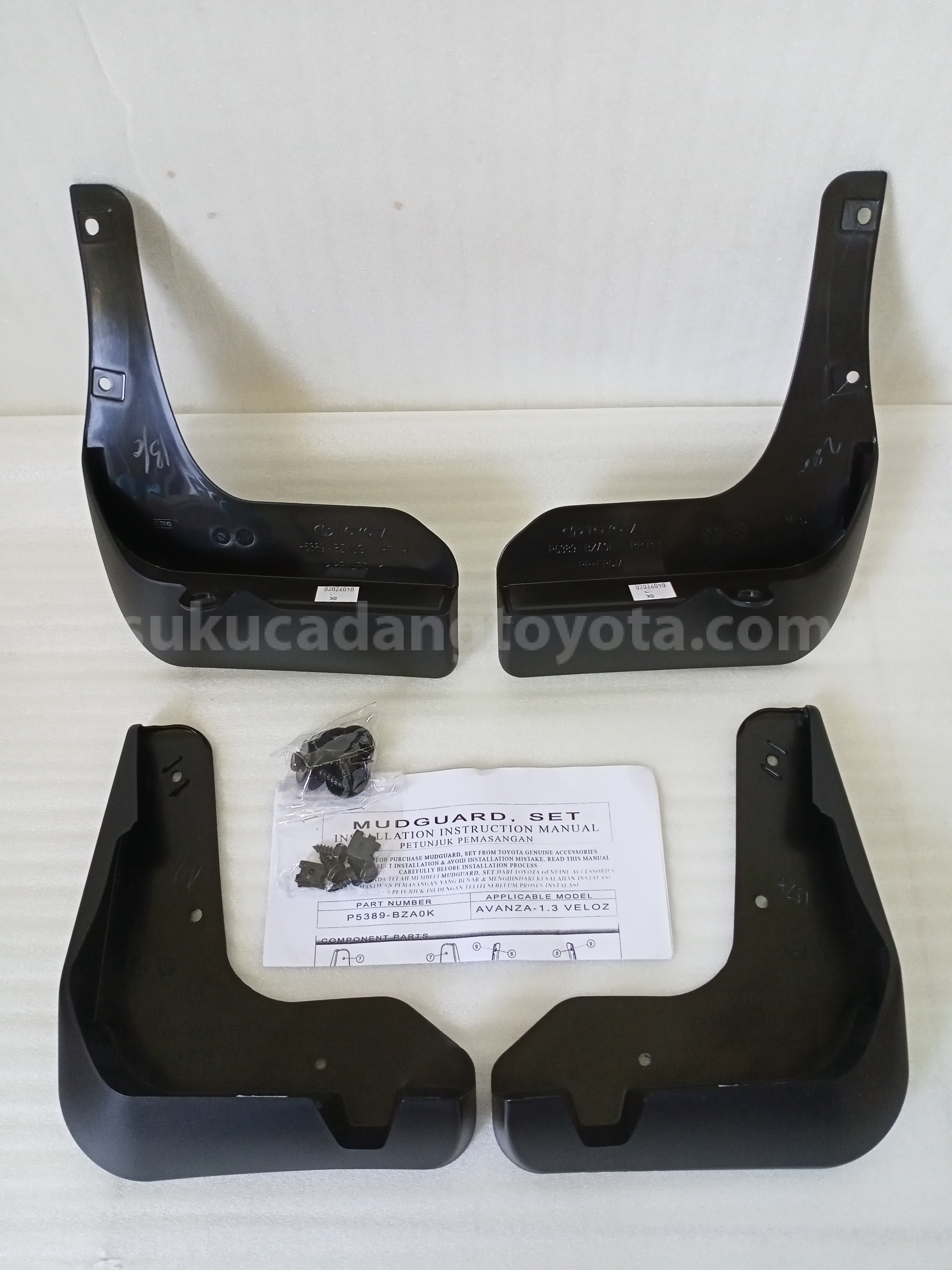 P5389BZA0K MUDGUARD, SET (1.3 VLZ) - TOYOTA