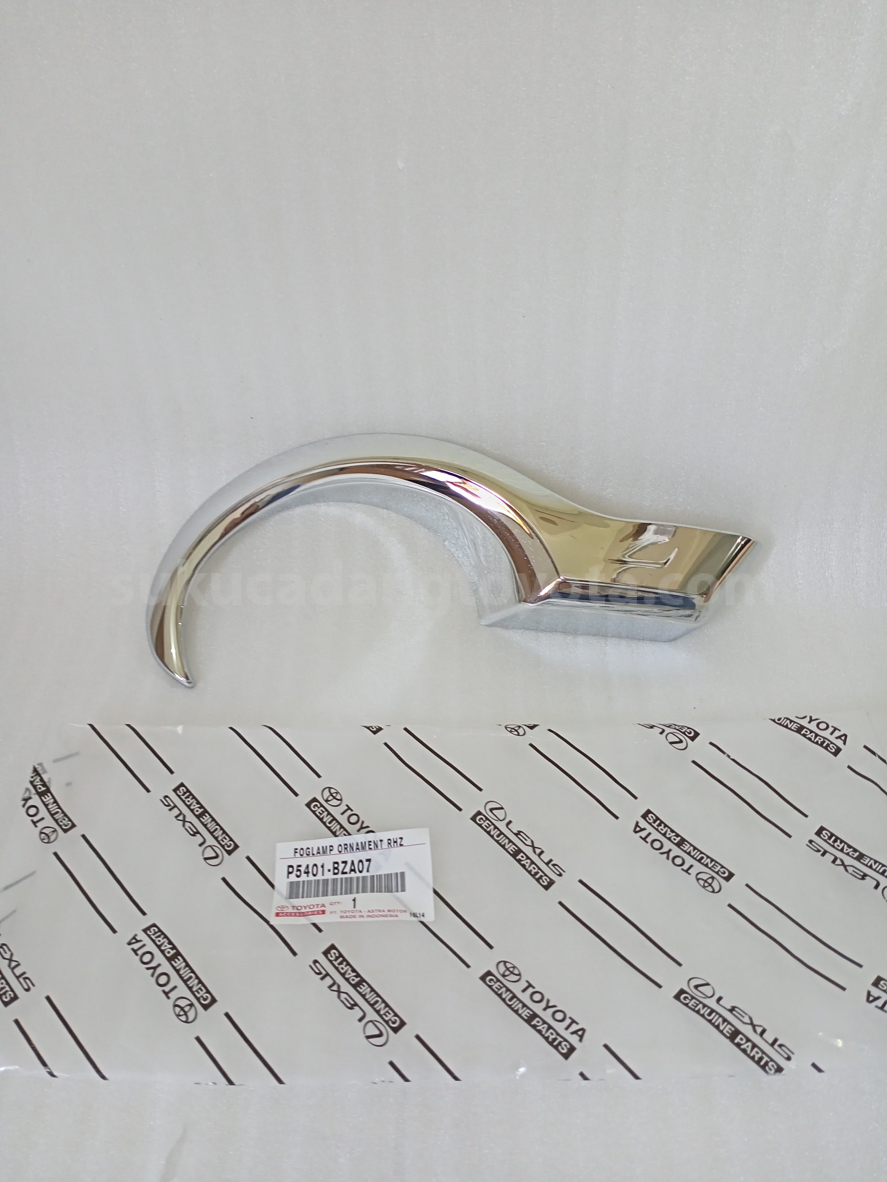 P5401BZA07 FOGLAMP ORNAMENT RHZ - TOYOTA
