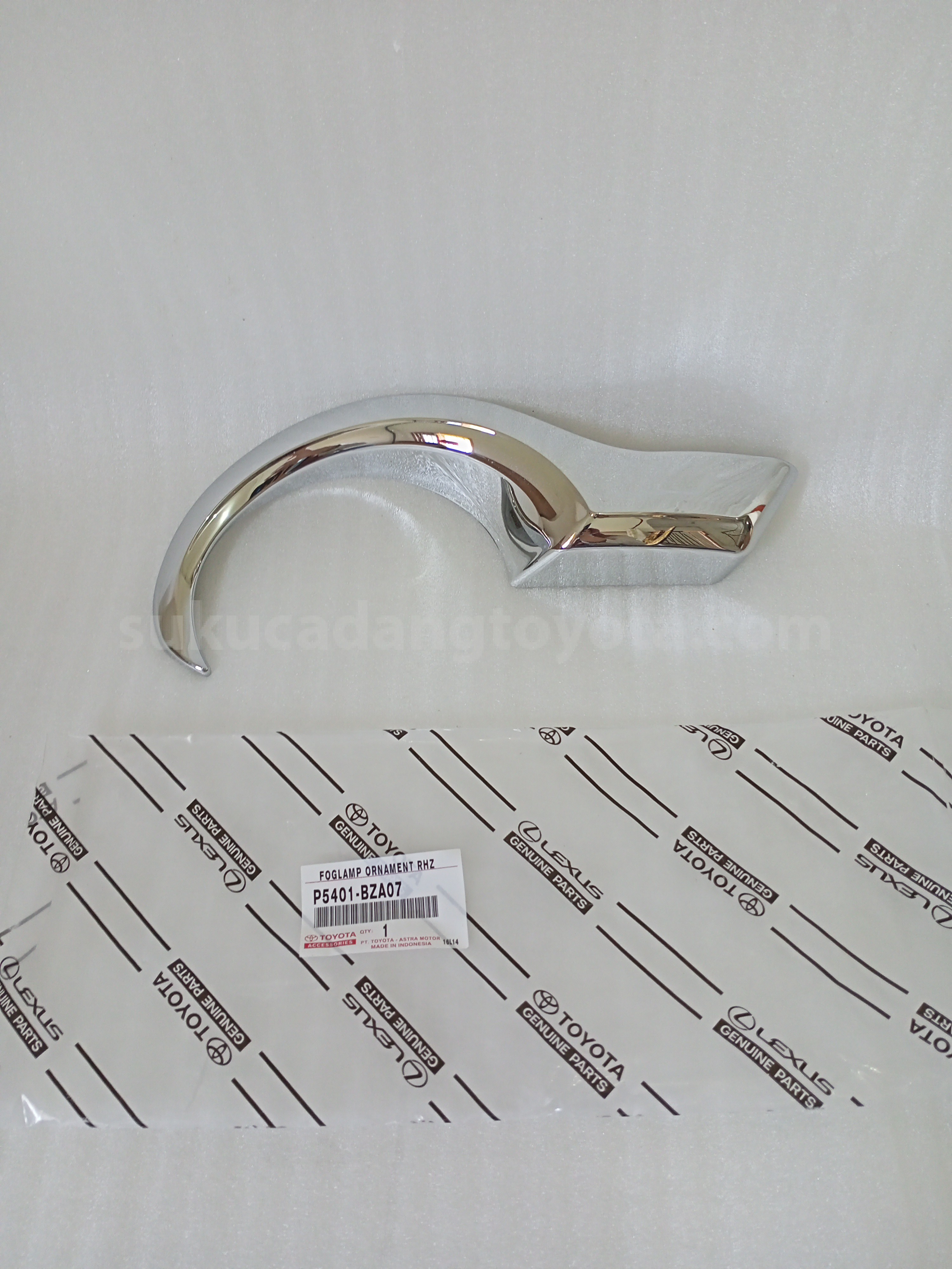 P5401BZA07 FOGLAMP ORNAMENT RHZ - TOYOTA