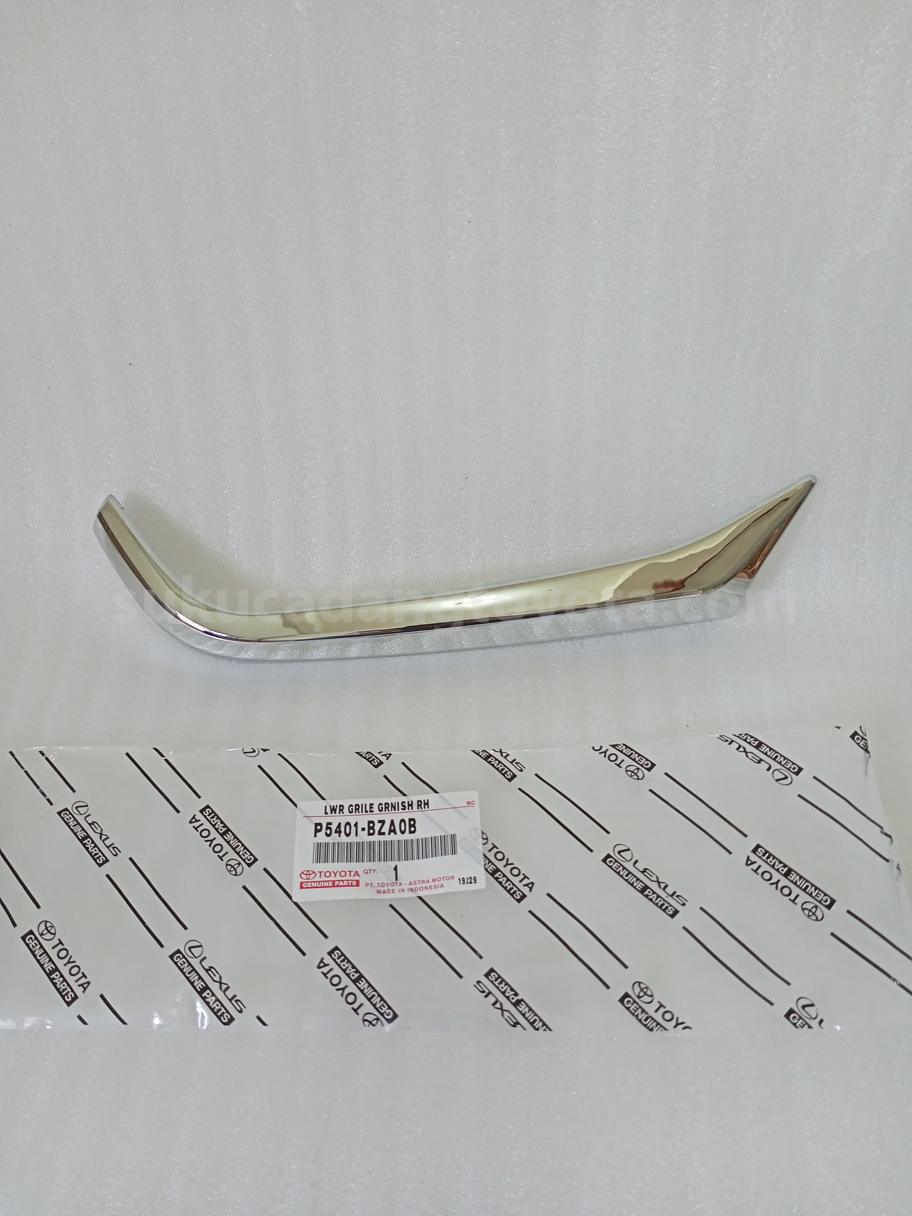 P5401BZA0B GRL CHRM ORMNT,RH - TOYOTA