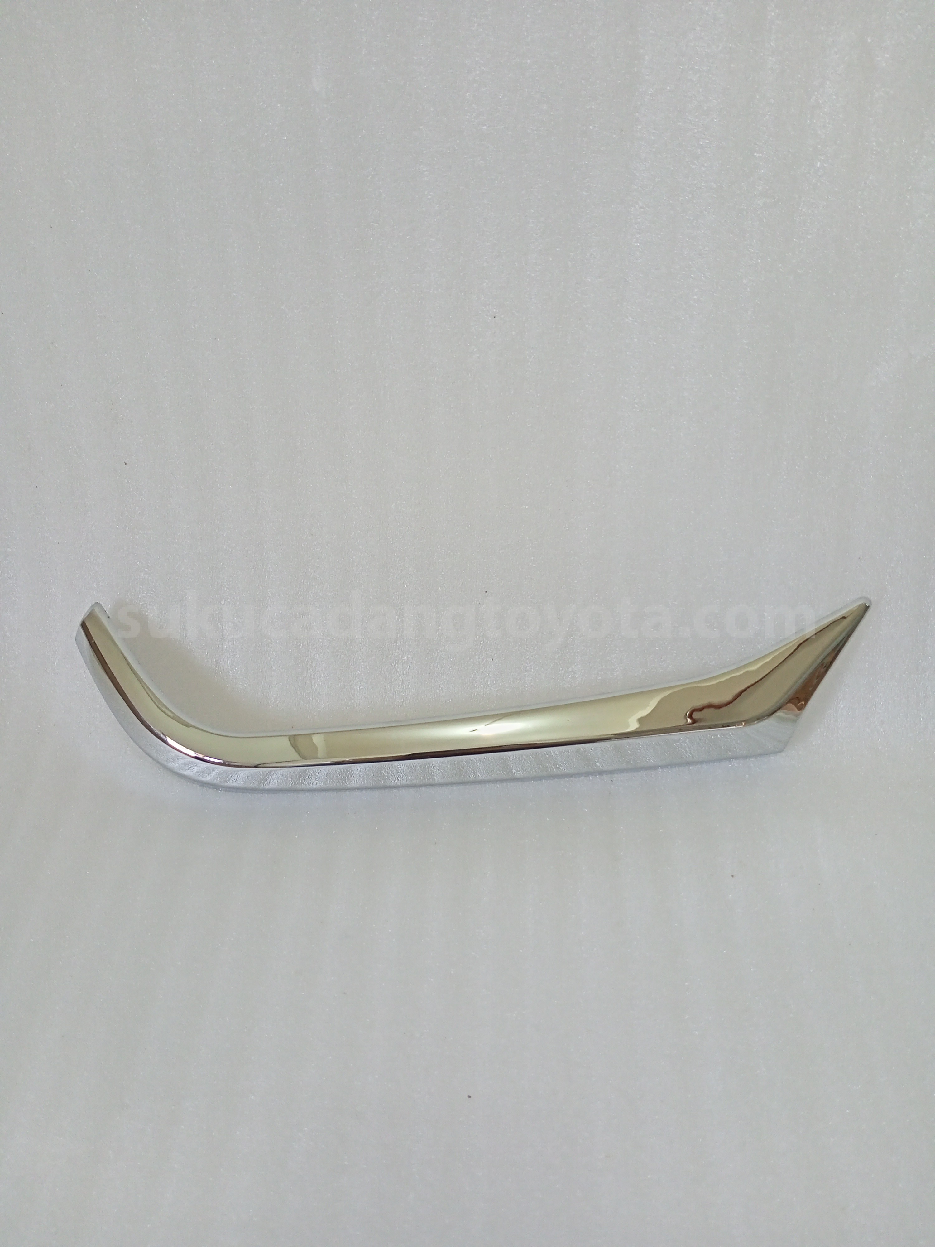 P5401BZA0B GRL CHRM ORMNT,RH - TOYOTA