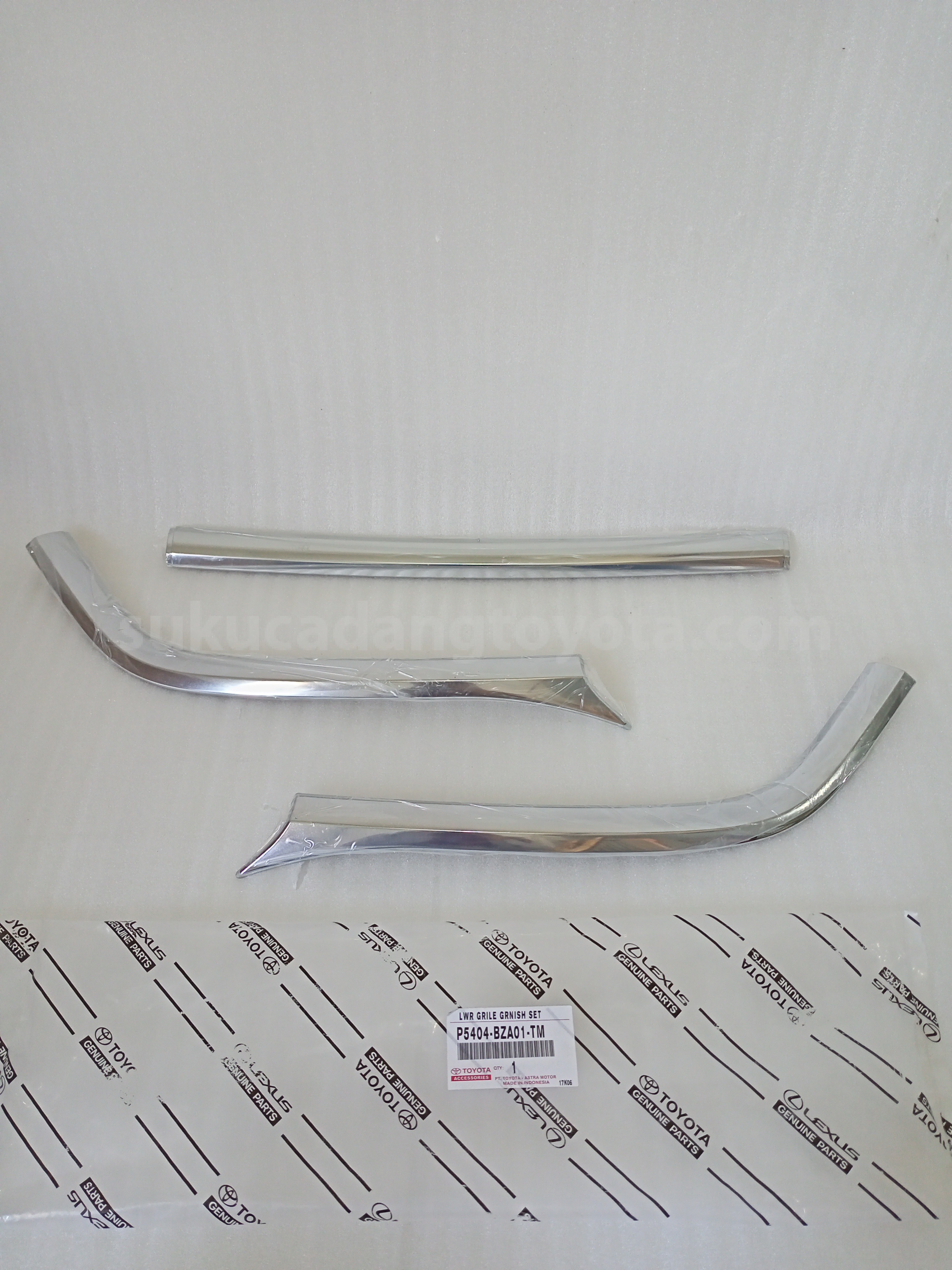 P5404BZA01TM LWR GRILE GRNISH SET - TOYOTA