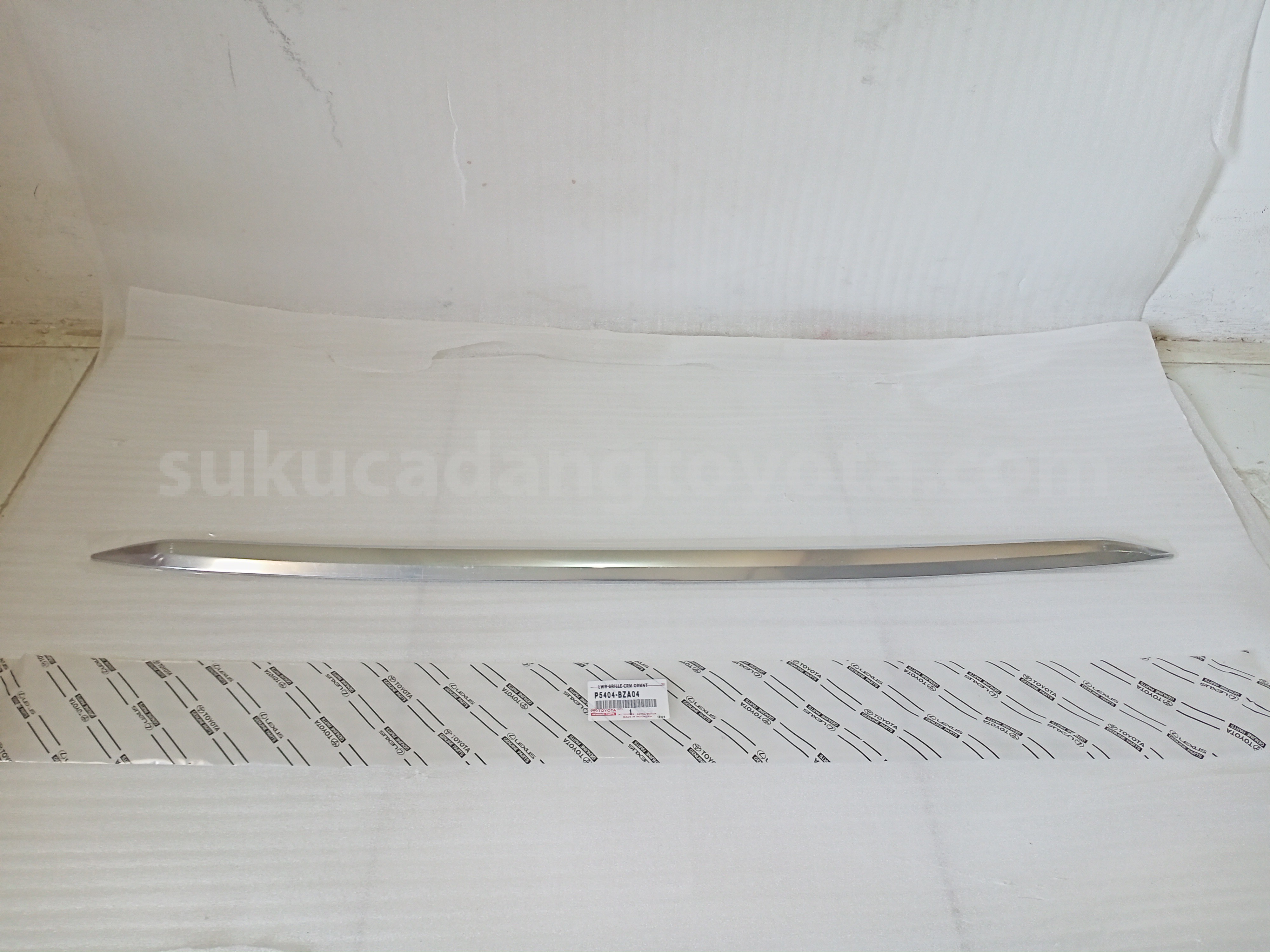 P5404BZA04 LWR GRILLE CRM ORMNT - TOYOTA