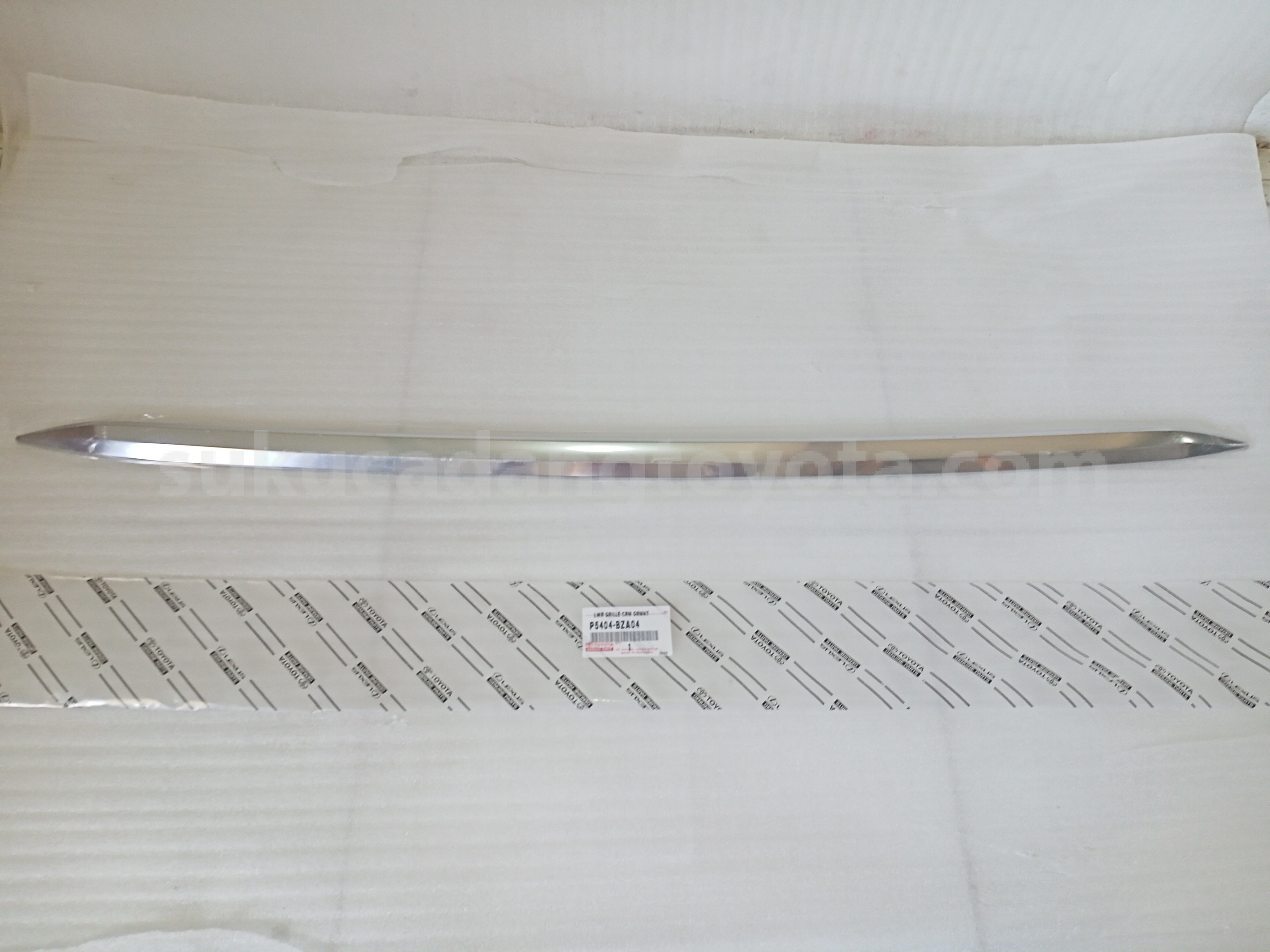 P5404BZA04 LWR GRILLE CRM ORMNT - TOYOTA