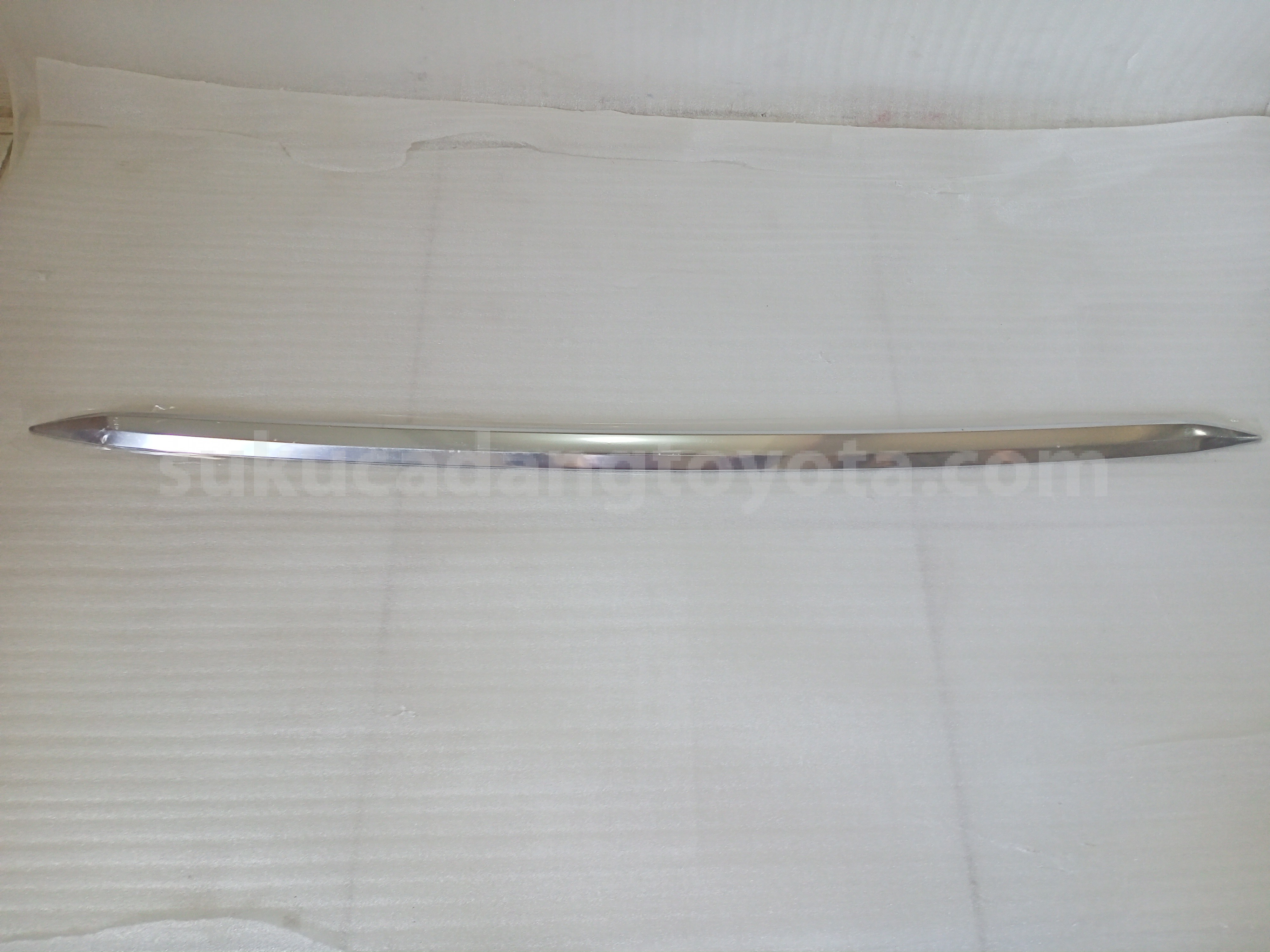 P5404BZA04 LWR GRILLE CRM ORMNT - TOYOTA