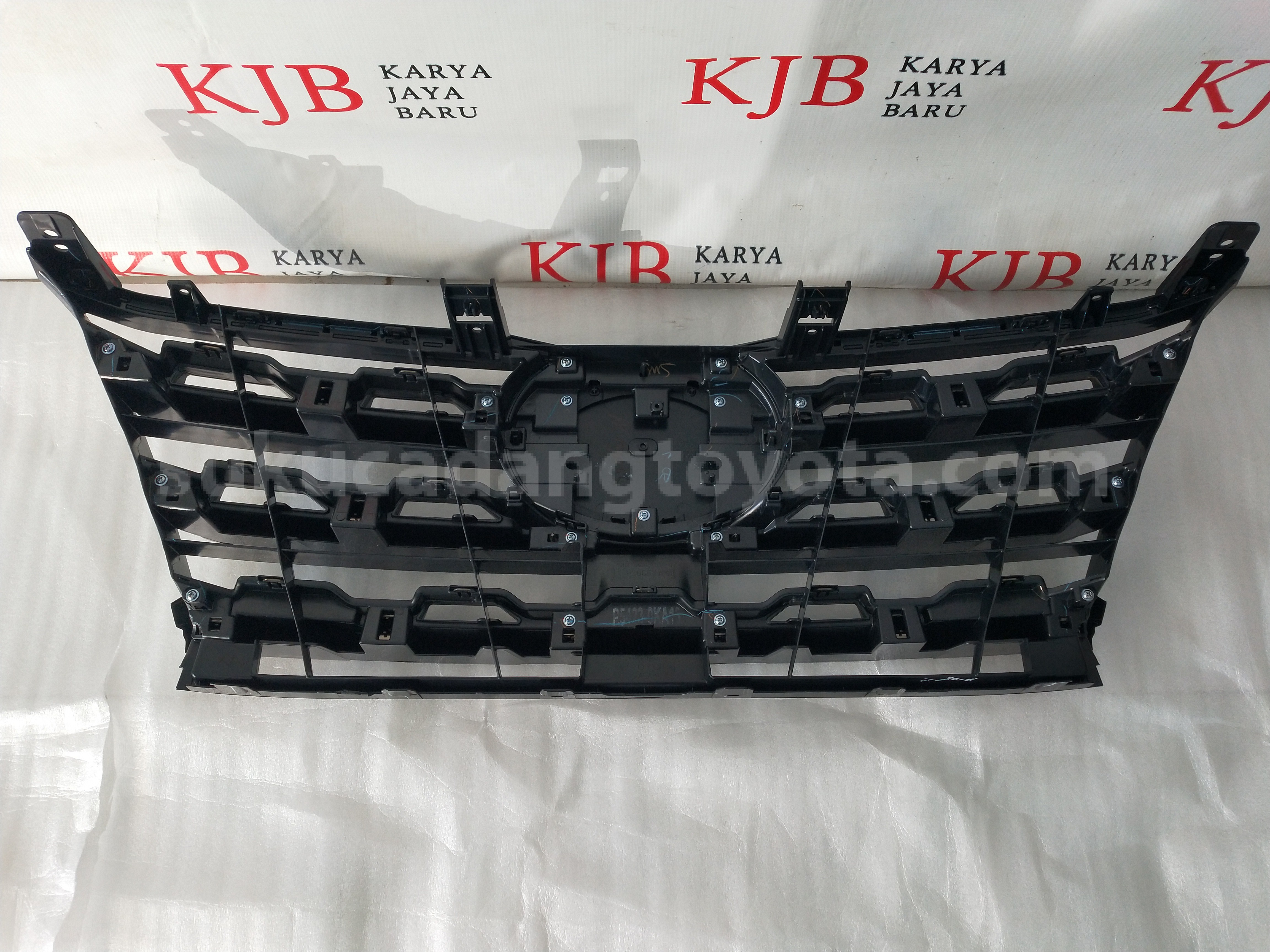 P54230KA17 GRILLE AS, RADIATOR - TOYOTA