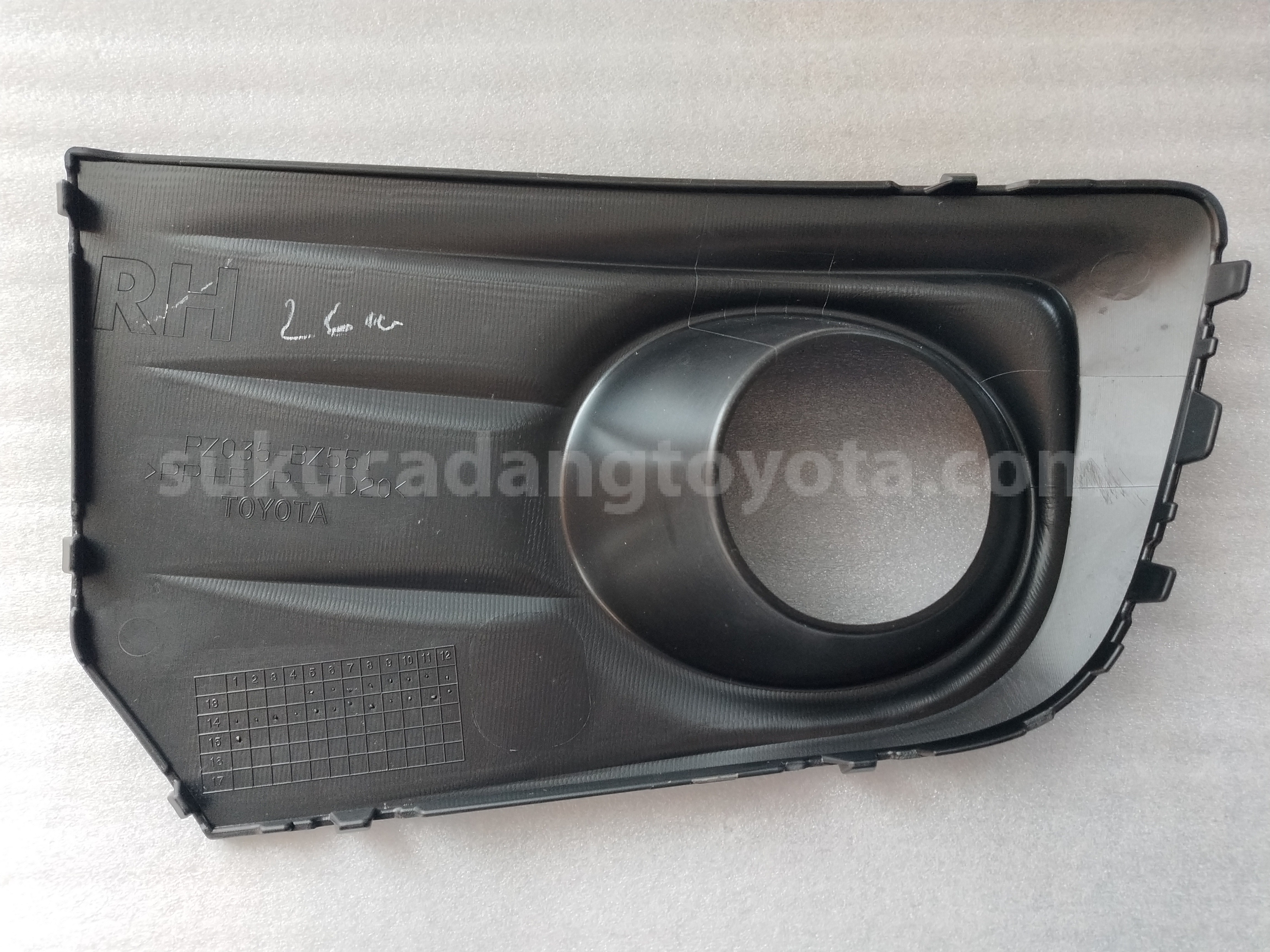 PZ035BZ551 COVER FOG LAMP FR RH - TOYOTA
