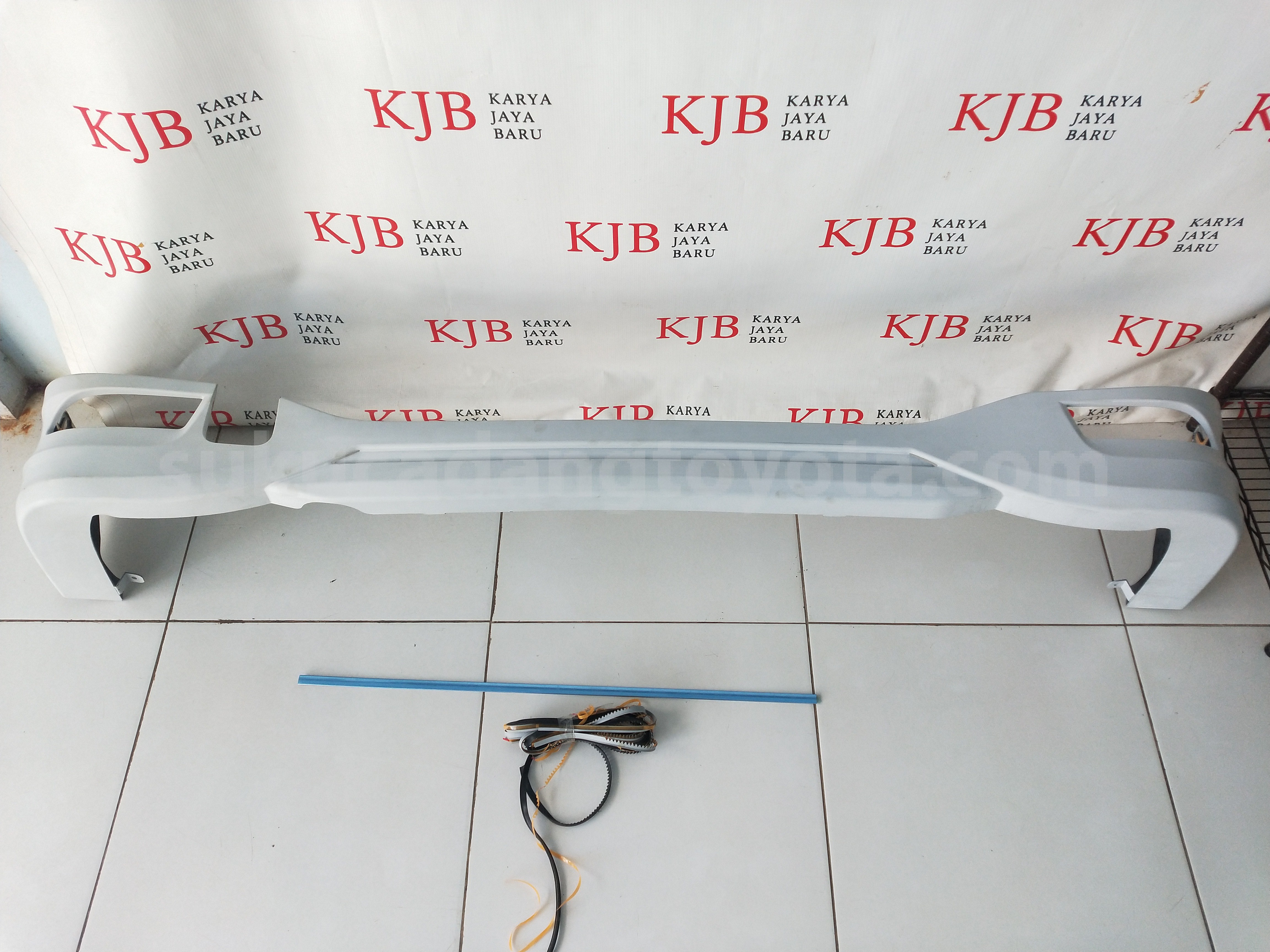 PZ036BZ55200 REAR BUMPER SPOILER - TOYOTA