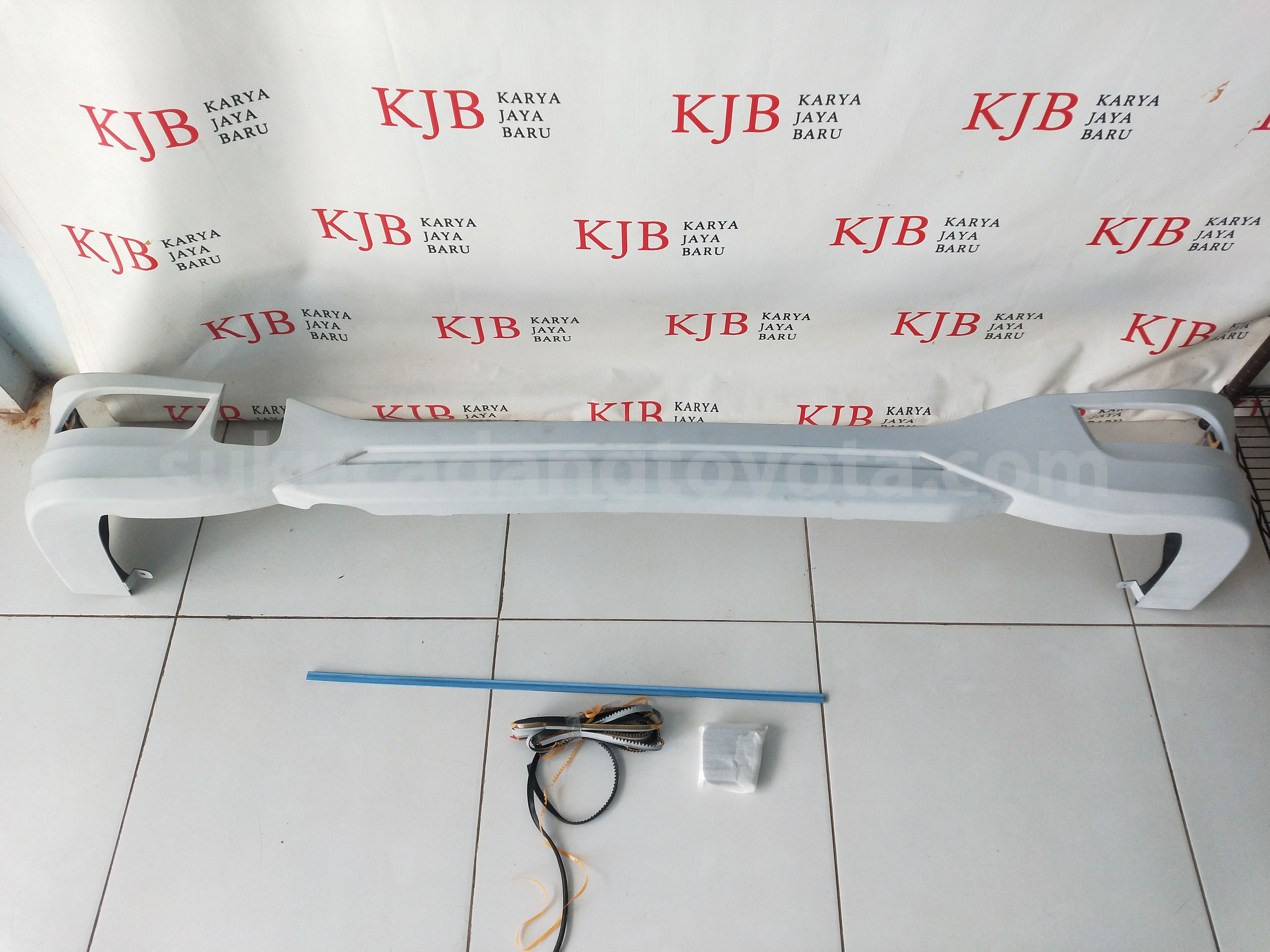 PZ036BZ55200 REAR BUMPER SPOILER - TOYOTA