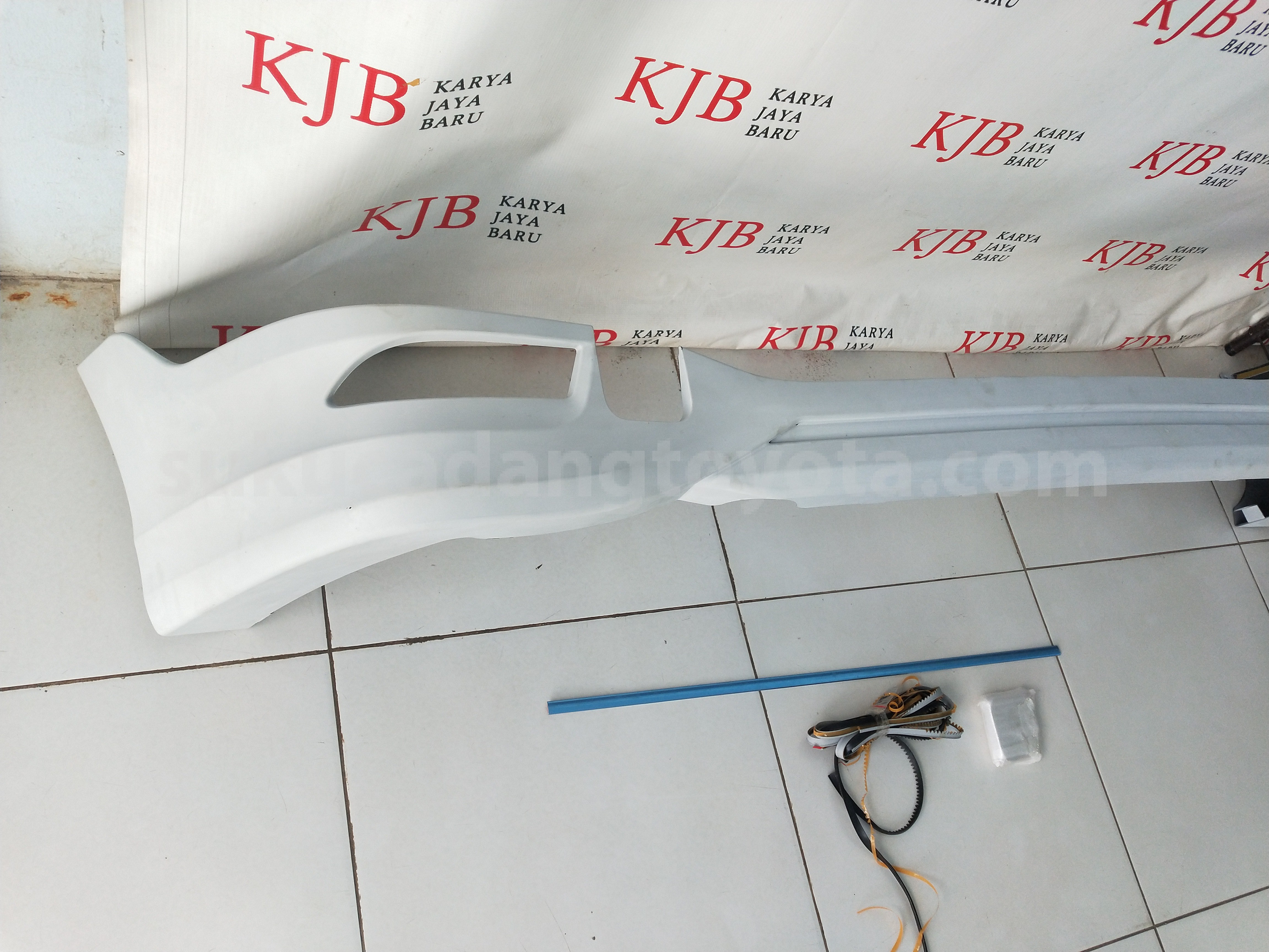 PZ036BZ55200 REAR BUMPER SPOILER - TOYOTA
