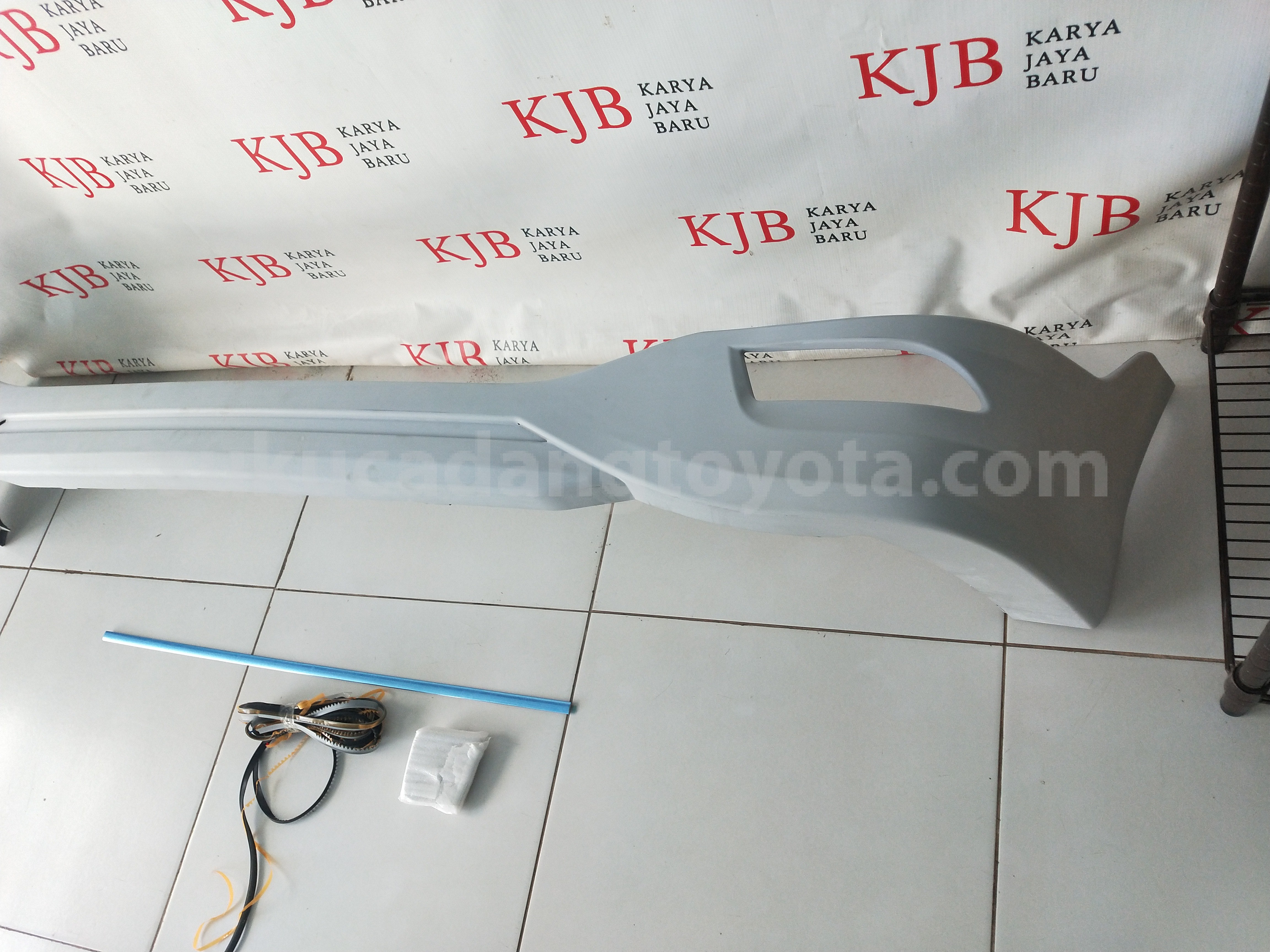 PZ036BZ55200 REAR BUMPER SPOILER - TOYOTA