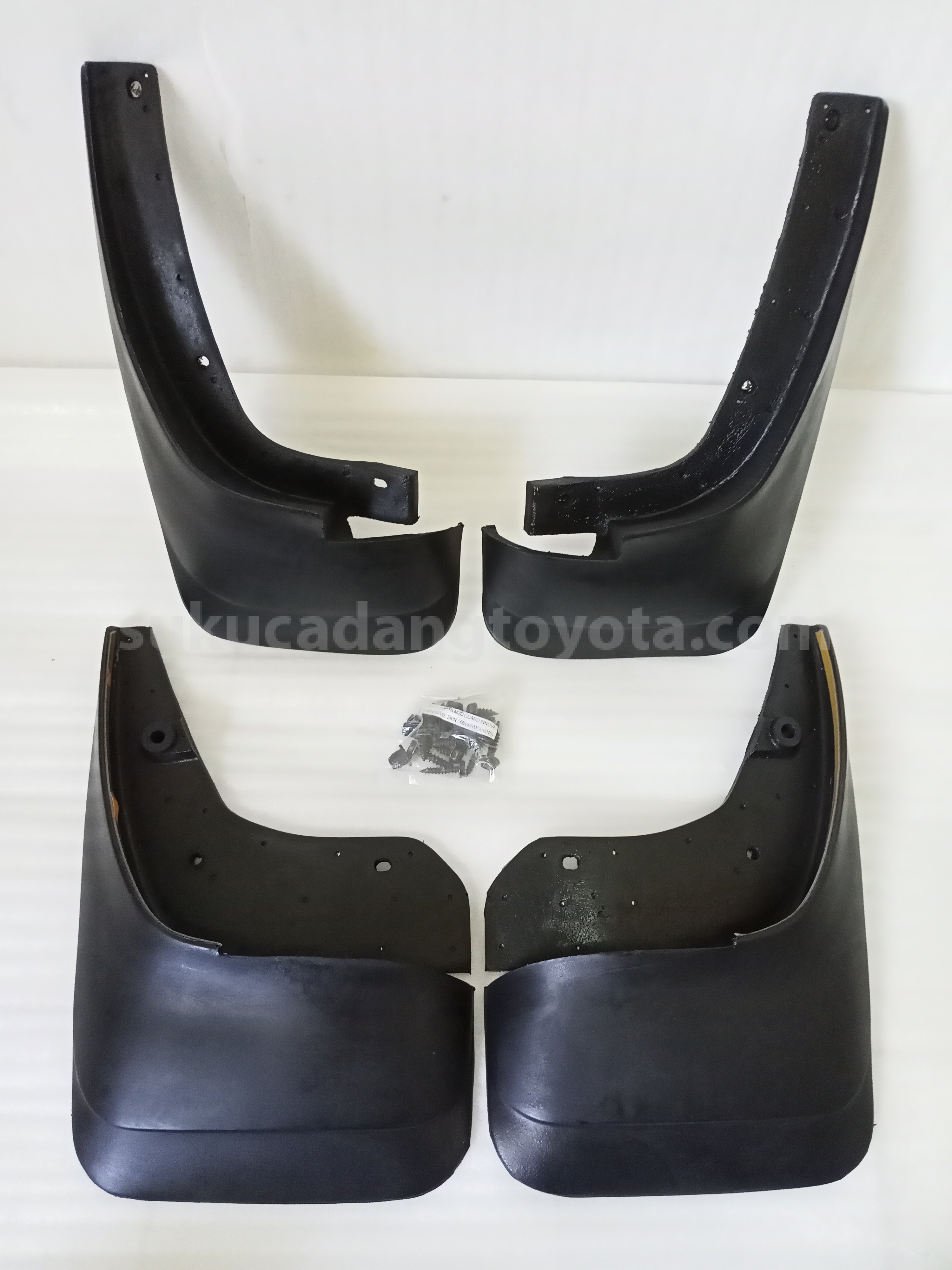 PZ0440K501 MUDGUARD A/S SET - TOYOTA