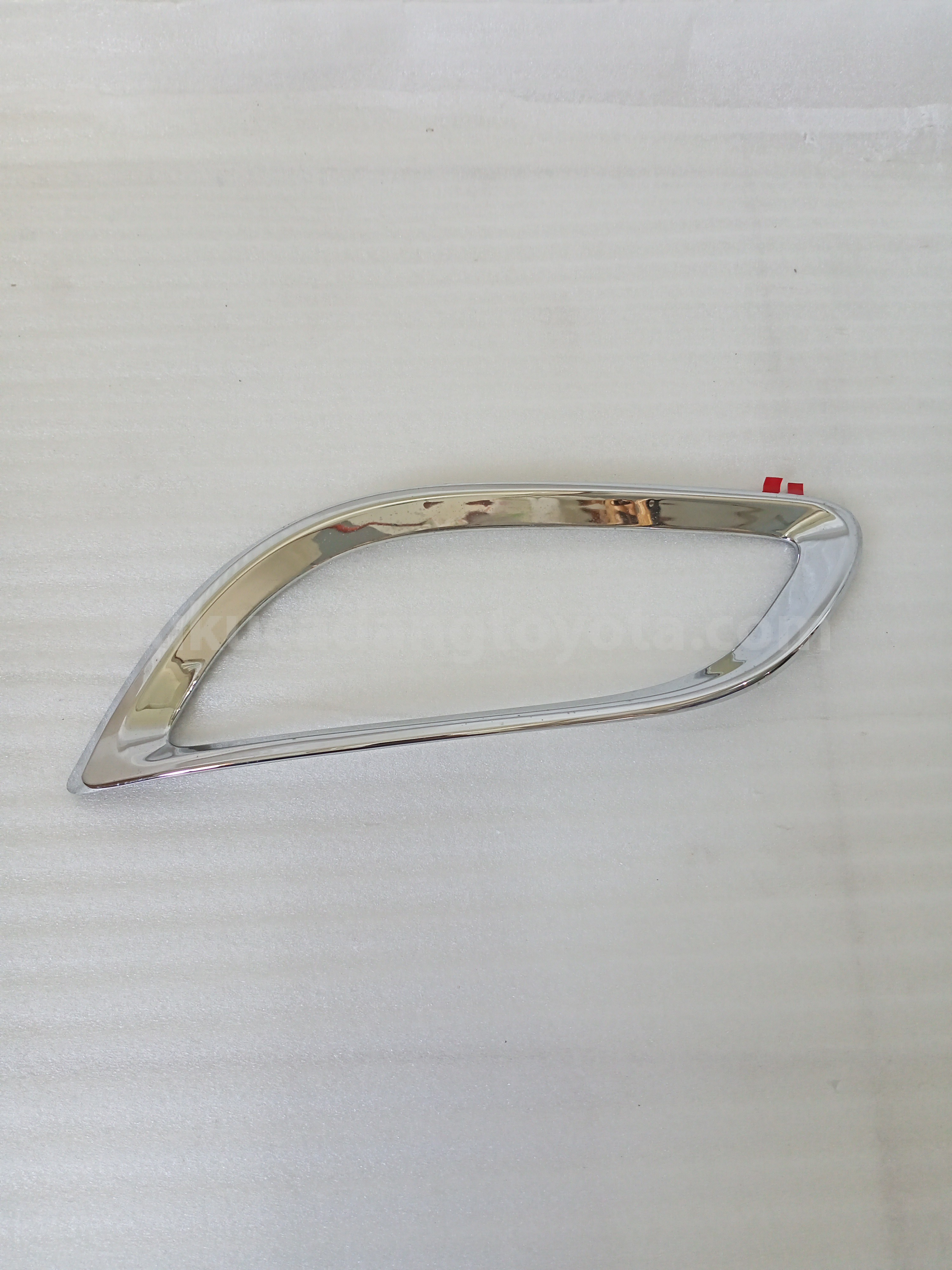 PZ0490D552 FOG LAMP GARNISH,LH - TOYOTA