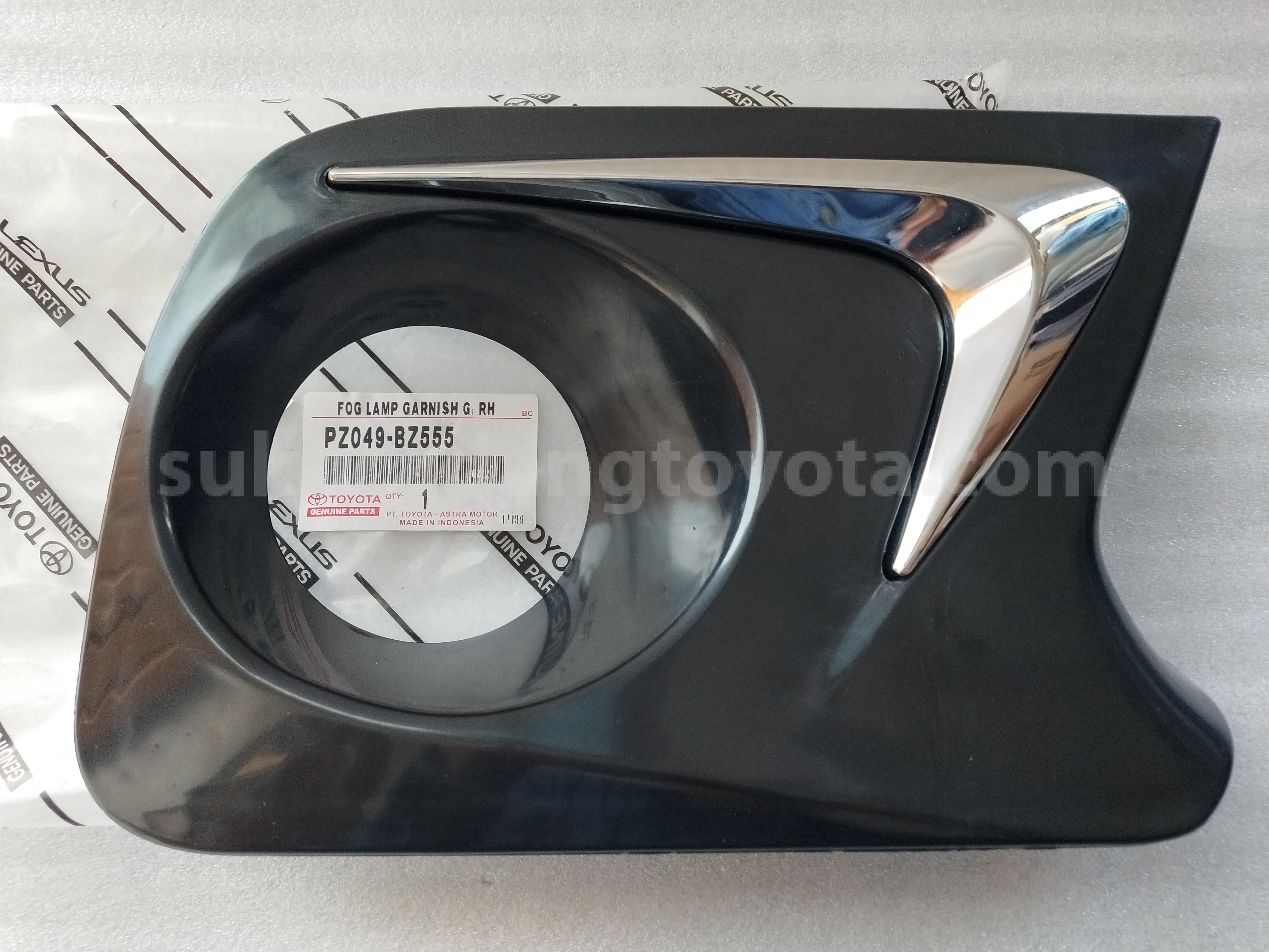 PZ049BZ555 FOG LAMP GRNSH G,RH - TOYOTA