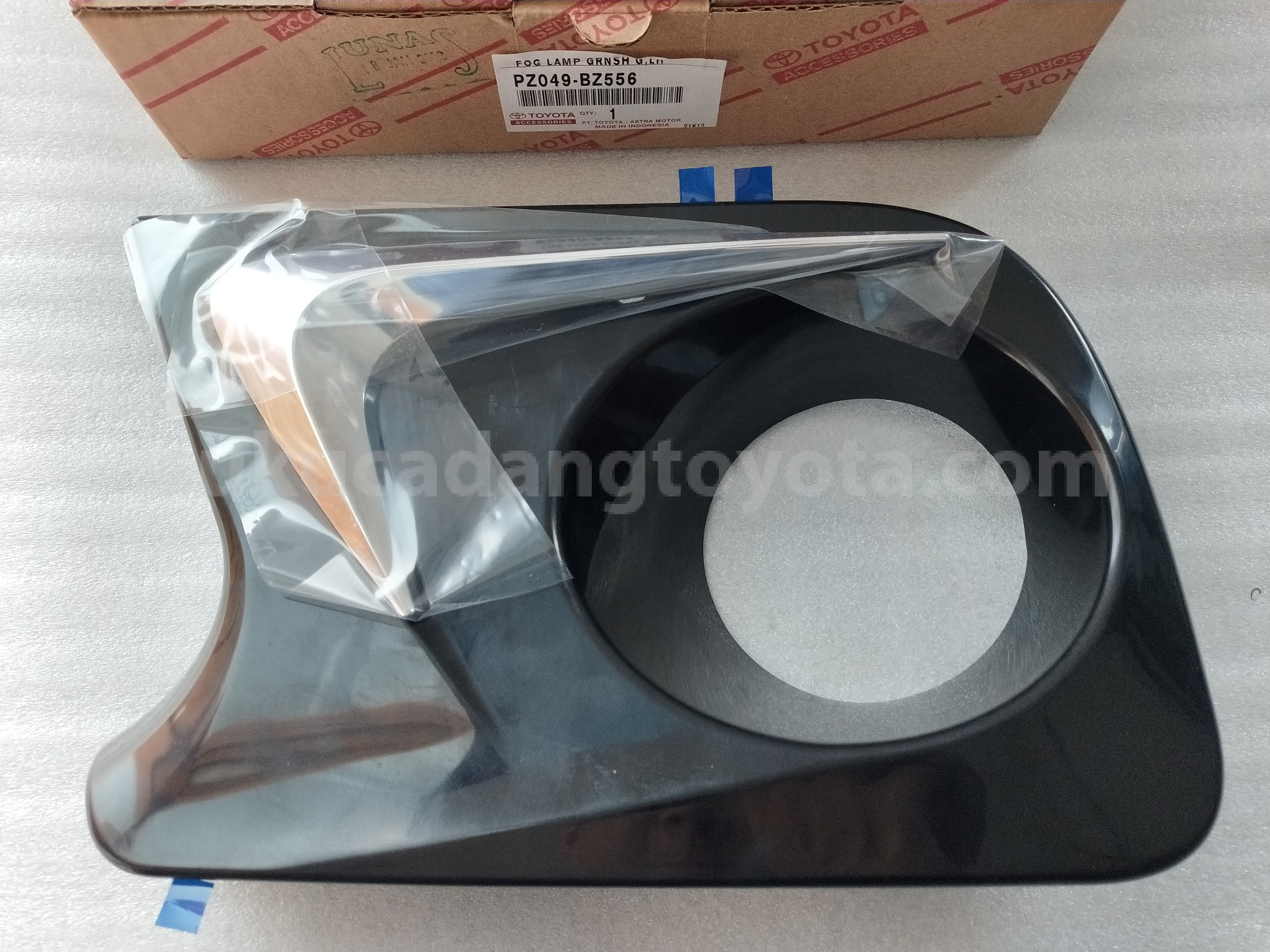 PZ049BZ556 FOG LAMP GRNSH G,LH - TOYOTA