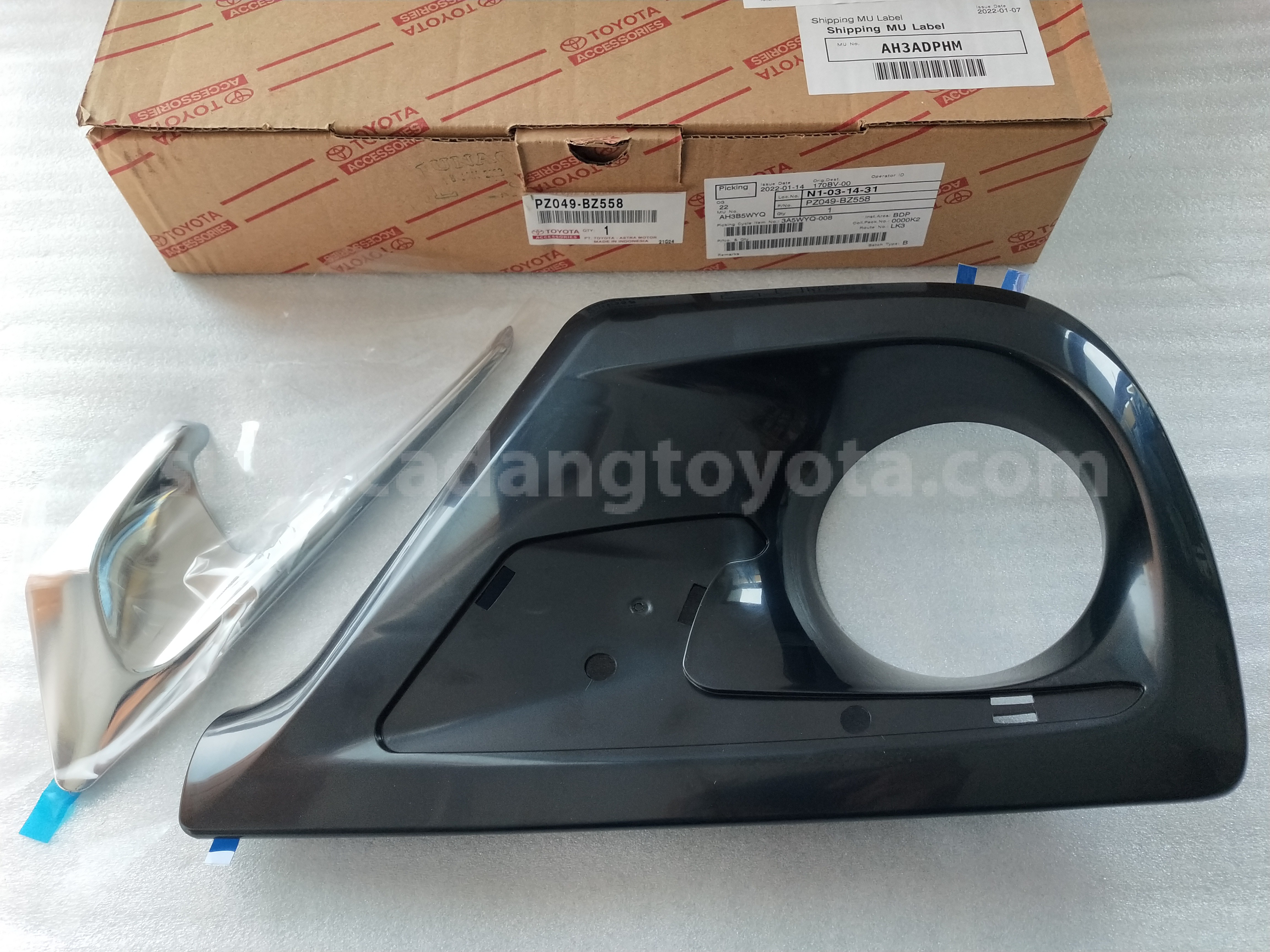 PZ049BZ558 FOGLAMP GARNISH, LH - TOYOTA