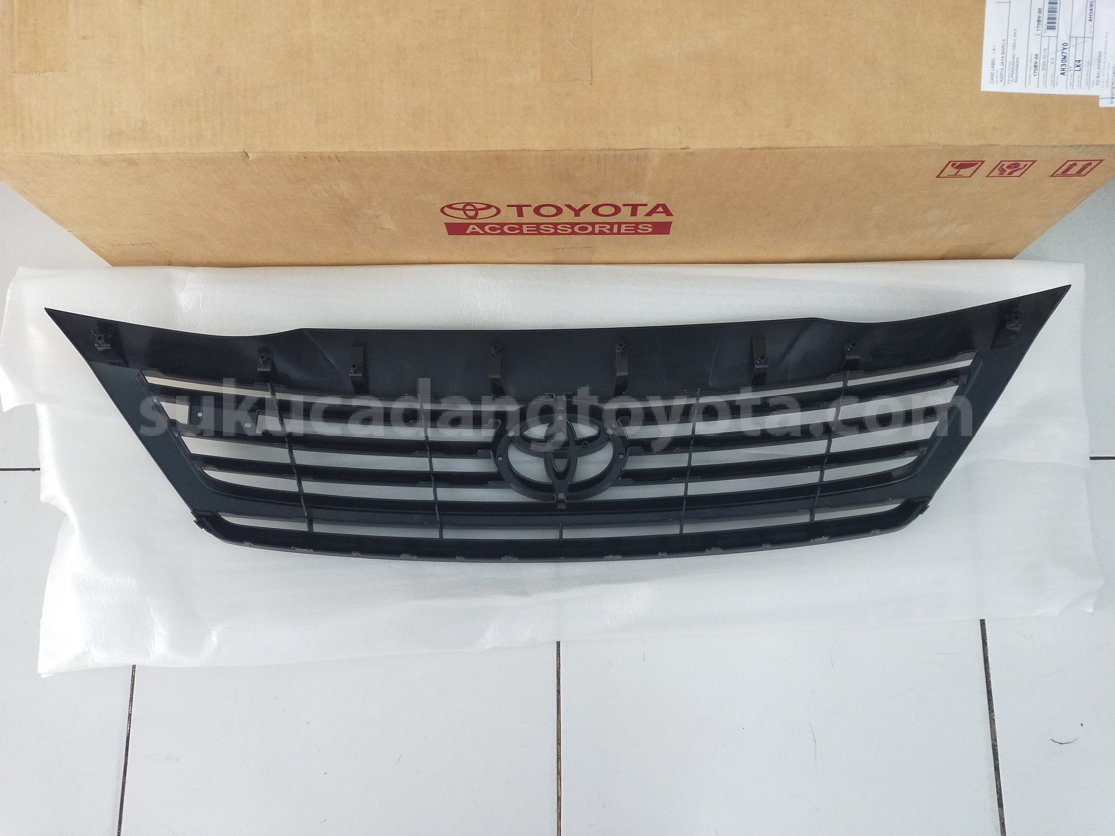 PZ0570K05500 GRILLE, RADIATOR - TOYOTA