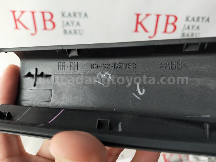 63403BZ010 COVER SA,RF RACK,RR RH - TOYOTA
