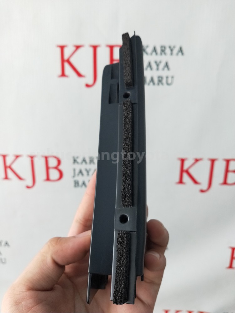 67485BZ010 SEAL,RR DR BAR,IN RH - TOYOTA