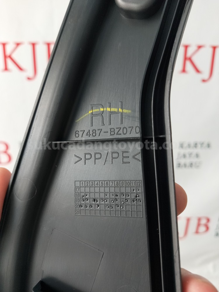67487BZ070 SEAL RR DOOR GUIDE R - TOYOTA