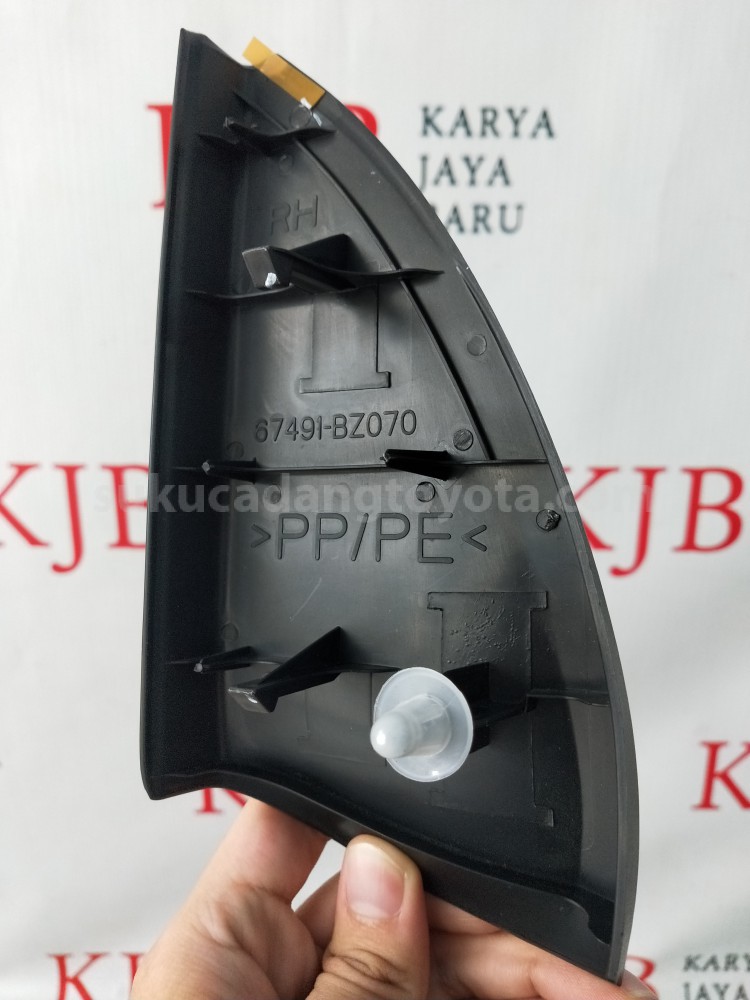 67491BZ070 GARNISH,FR BRCT,RH - TOYOTA