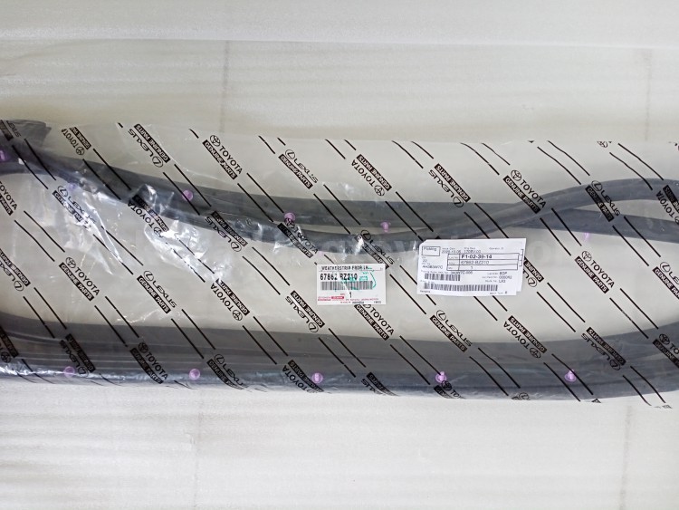 67862BZ210 WEATHERSTRIP FRDR LH - TOYOTA
