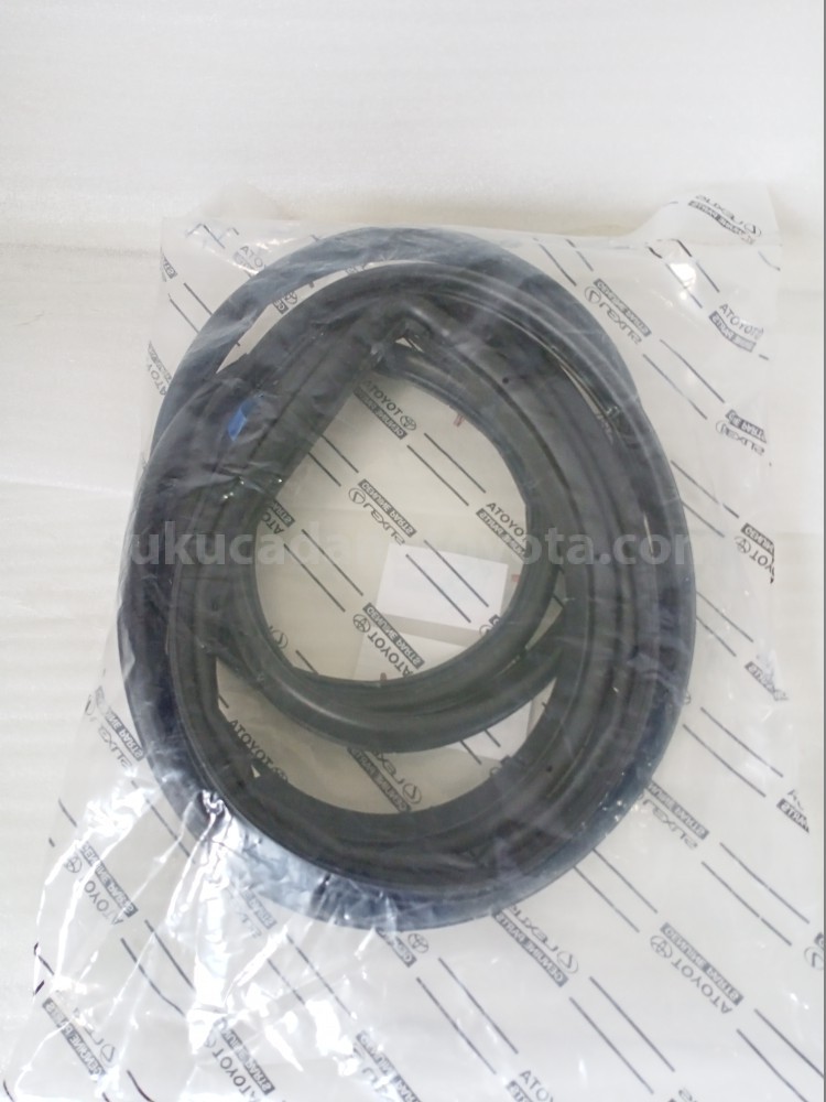 67871BZ012 WEATHERSTRIP RRDR RH - TOYOTA