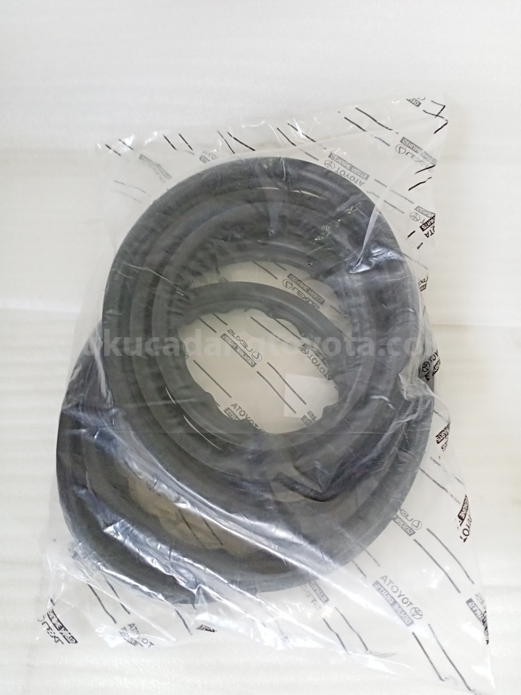 67881BZ060 WEATHERSTRIP,BACK - TOYOTA