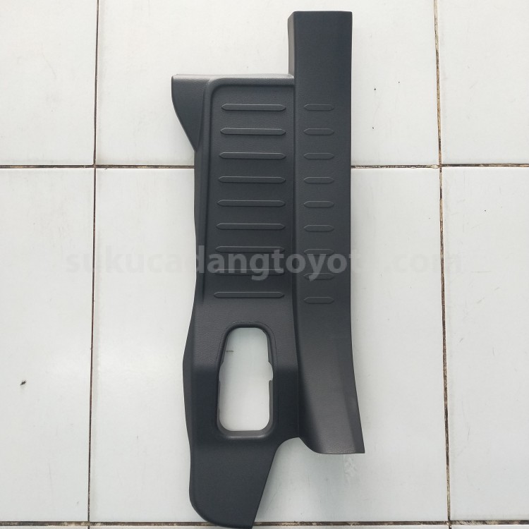 67917BZ210B0 PLATE RR DR SCUFF RH - TOYOTA