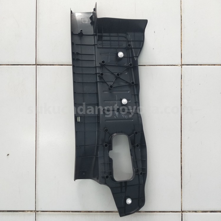 67917BZ210B0 PLATE RR DR SCUFF RH - TOYOTA