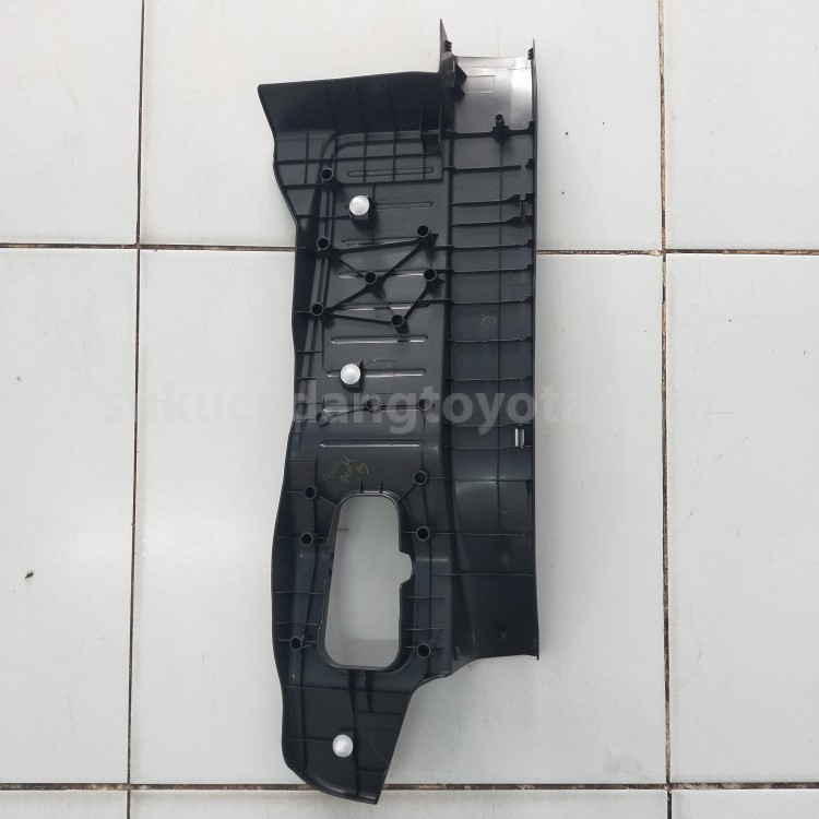 67918BZ210B0 PLATE RR DR SCUFF LH - TOYOTA