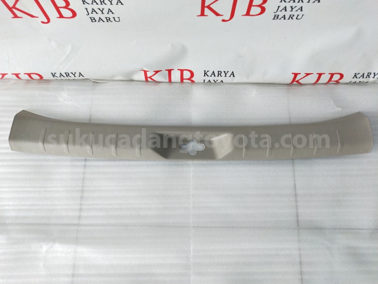 679350K040E0 PLATE BACK DR SCUFF - TOYOTA