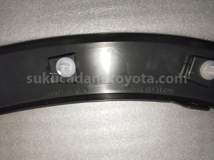 75611BZ040 MOULD,FR FENDER RH - TOYOTA