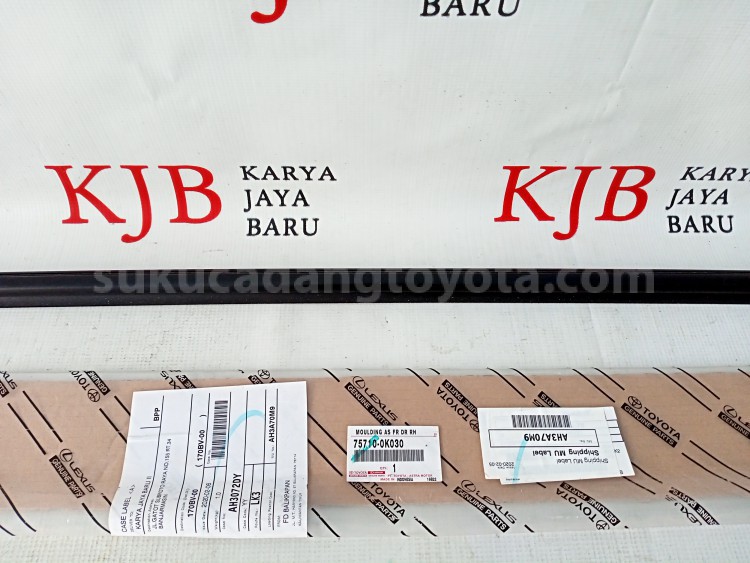 757100K030 MOULDING AS FR DR RH - TOYOTA