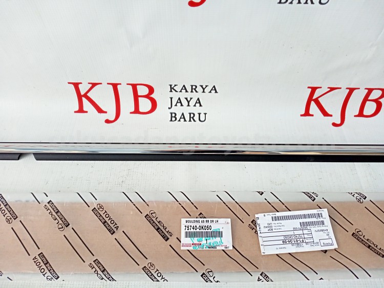 757400K050 MOULDING AS RR DR LH - TOYOTA