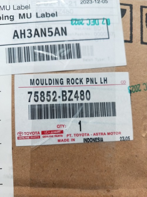 75852BZ480 MOULDING ROCK PNL LH - TOYOTA