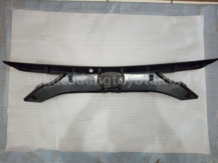 76811BZ500 GARNISH, BACK DR OUT - TOYOTA