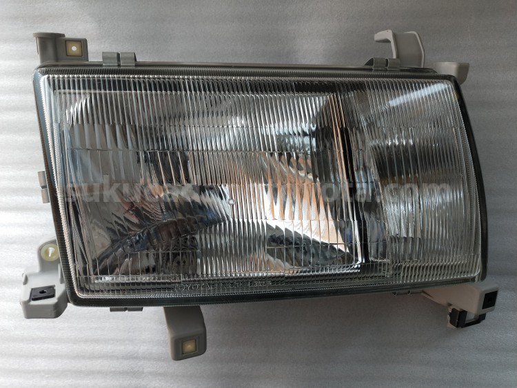 811100B030 HEADLAMP ASSY, RH - TOYOTA