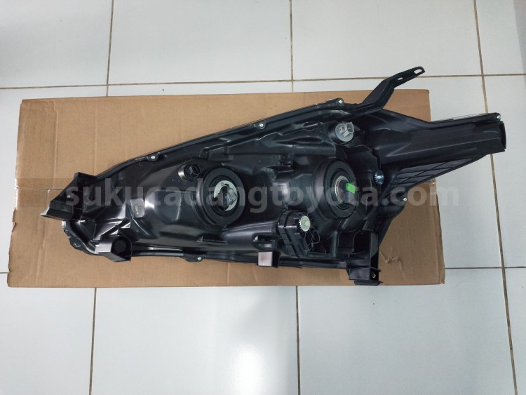 811100DB50 HEADLAMP ASSY, RH - TOYOTA