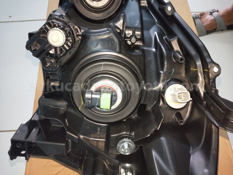 811100DB50 HEADLAMP ASSY, RH - TOYOTA