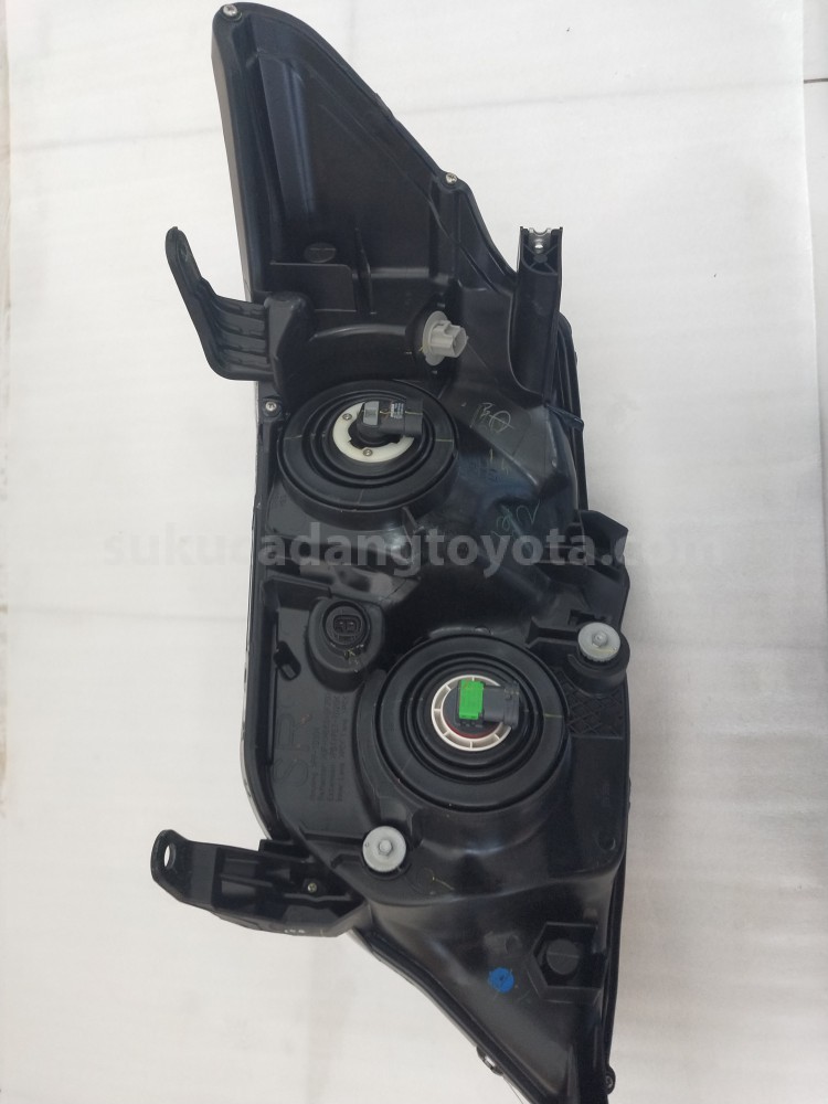 811100K460 HEADLAMP ASSY, RH - TOYOTA