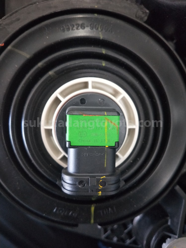 811100K460 HEADLAMP ASSY, RH - TOYOTA