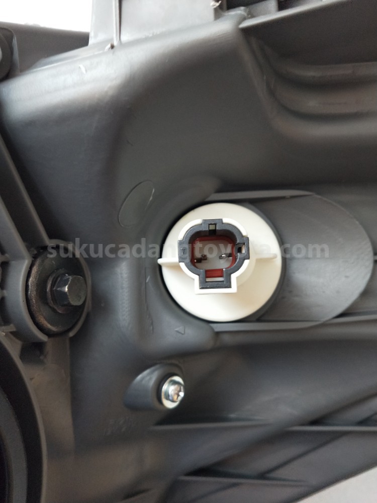 811100K520 HEADLAMP ASSY, RH - TOYOTA