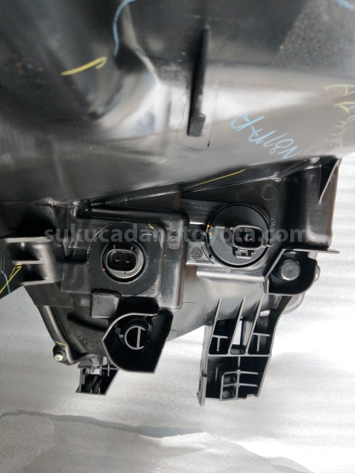 811100K652 HEADLAMP ASSY, RH - TOYOTA