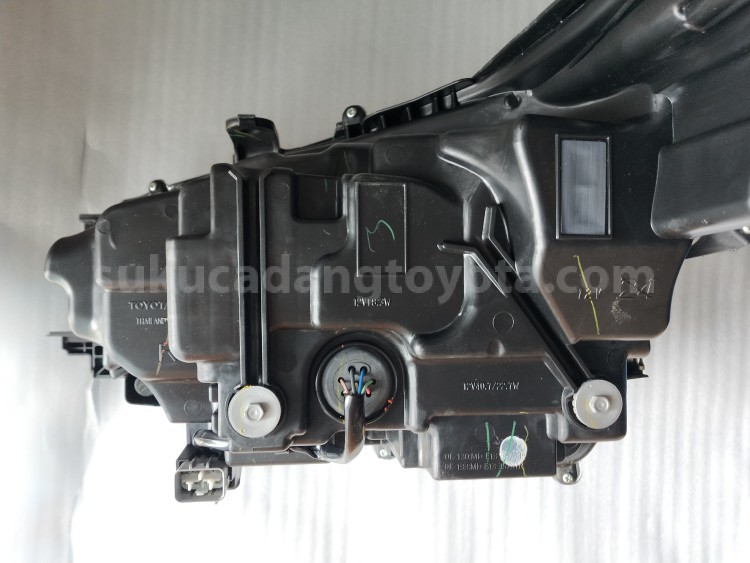 811100KL50 HEADLAMP ASSY, RH - TOYOTA